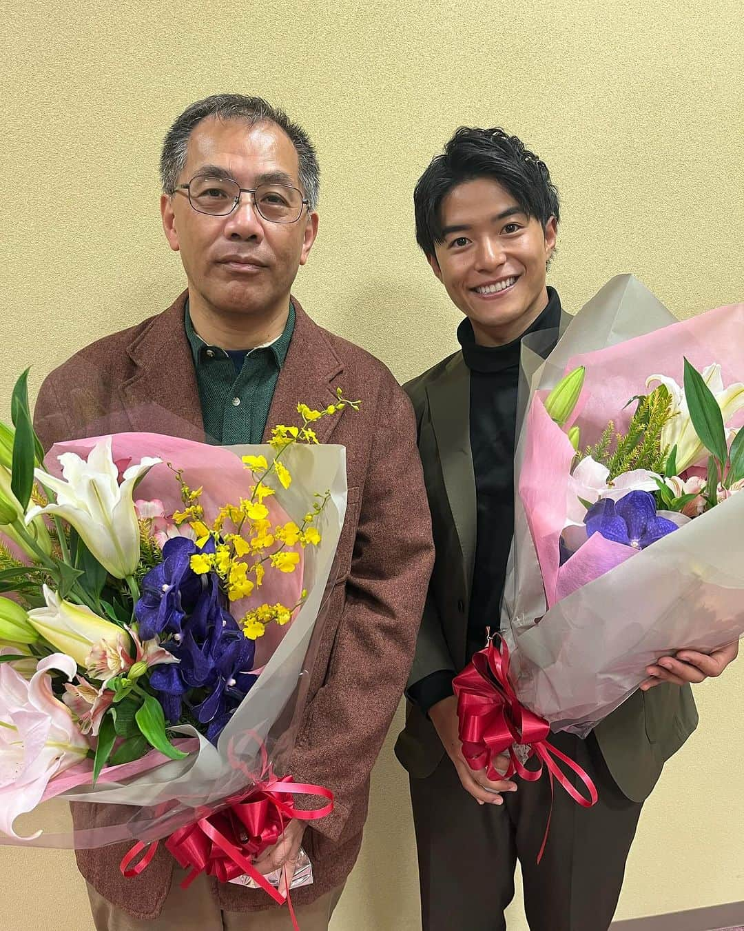 池田航のインスタグラム：「富山県南砺市の僕の地元 城端で主演映画 『4日間』上映会 させて頂きました！！ 300人近くの方に集まって頂き、とっても嬉しかったです😭✨️！  地元で自分の活動を応援して頂けることがこんなに嬉しいことなんだということを改めて 感じて、最高の1日になりました。 お越しいただけた皆様、本当にありがとうございます🥰 @fourdaystokio    #池田航  #中西健二 監督   YouTubeにて🔎KOHクッキング🔍で 動画投稿してます！ 【池田航】で検索してね❤ ･ ･ ･ 料理アカウントもよかったらフォローしてね✨☞@chef.koh ･ ･ #飲食店を救いたい #日本を食で元気に‼️  #日本のレストランを救いたい #卵だらけの癒しレシピ  #オム王子 #調理師免 #スーパーフードプランナー   初料理本【たまごだらけの癒しレシピ】が全国の書店で発売中！ 是非読んでみてください！！ #たまごだらけの癒しレシピ  #めざせ10000部」