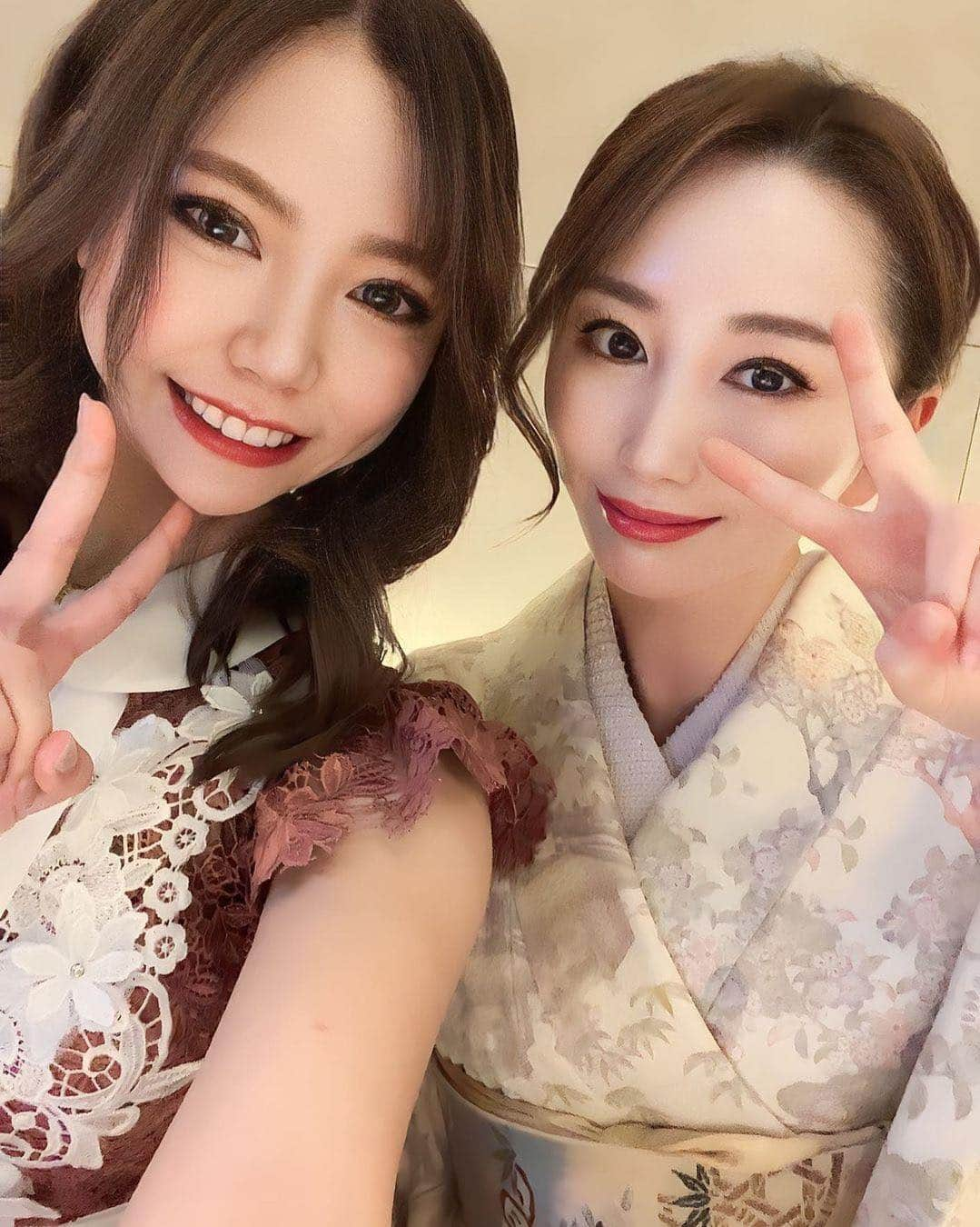 美女naviさんのインスタグラム写真 - (美女naviInstagram)「【美女navi ☻*】着物👘✨ * * 今回ご紹介させていただく方は❤️ ひなた さん ▶️▷ @hinata_lamer  さゆ さん ▶️▷ @sayu.s_lamer  * * # Repost . . . ひなたさん、さゆさん のアカウントには 他にも素敵な投稿が(*´﹀`) ぜひ覗いてみてくださいね🧡  * * * 美女navi掲載希望の方は⇒ @bijo_navi ❤️と # 美女navi 、# 美女ナビ タグ付け * 10代限定姉妹アカウント 美少女navi掲載希望の方は⇒ @bishojo_navi 💛と # ビショウジョナビ タグ付け * お願いします✨✨ * * 次回もお楽しみに...😍 * * #着物ヘア #着物コーディネート #ミディアムヘア #巻き髪アレンジ  #暗髪カラー #カラコン #マスカラ #カラコン #大人女子  #キャバ嬢 #ニュークラ嬢 #すすきのキャバクラ #すすきのキャバ嬢 #すすきの #アイメイク #ナチュラルメイク #美意識 #オトナ女子 #大人コーデ #ナイトワーク #自撮り女子 #セルフィー女子 #セルフィー #大人メイク」12月4日 9時00分 - bijo_navi