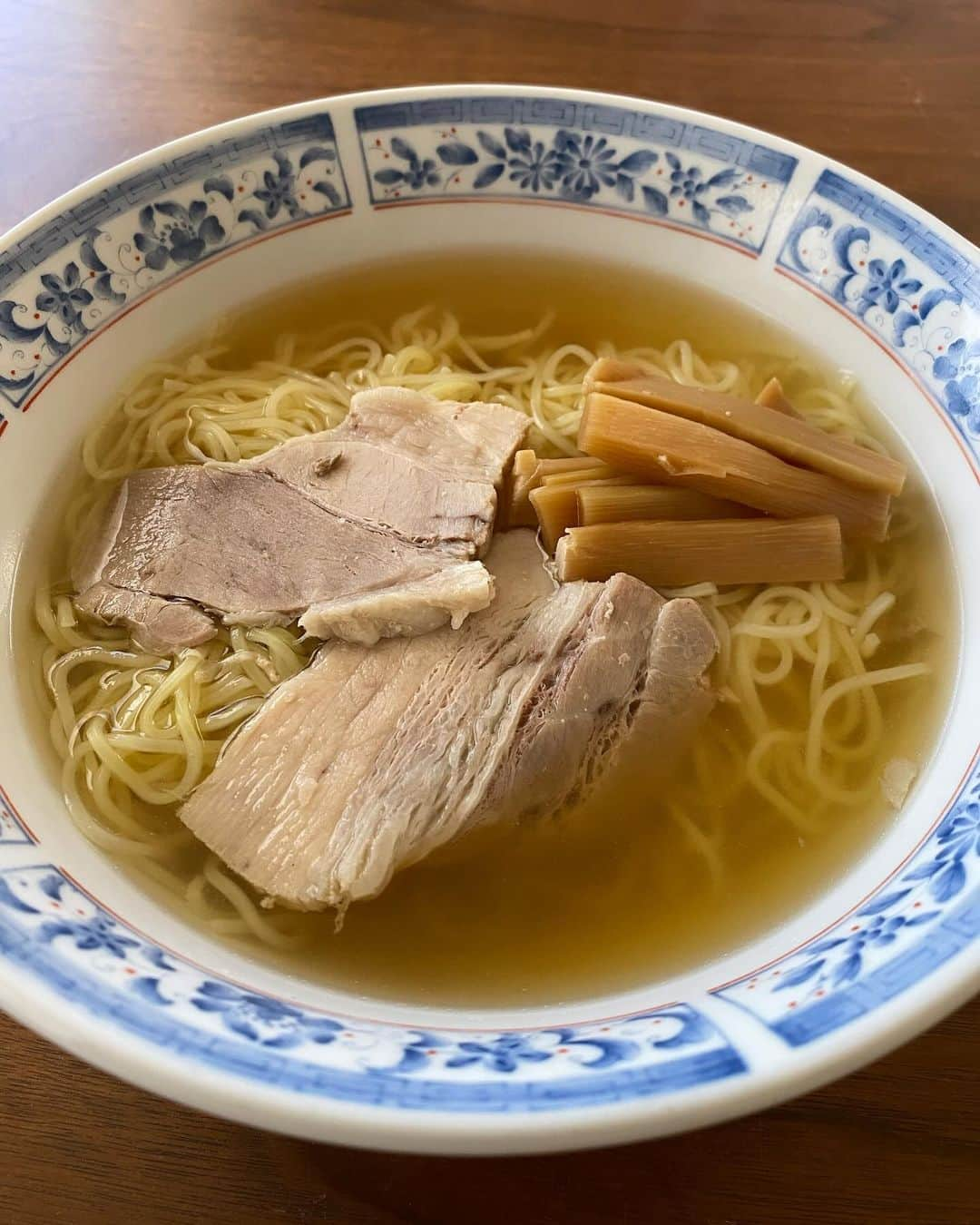 小沢仁志のインスタグラム：「おはようさん❗️ 今朝は、名古屋・猪天の塩ラーメンで 今日もいい天気☀️ 頑張って行こう👍」