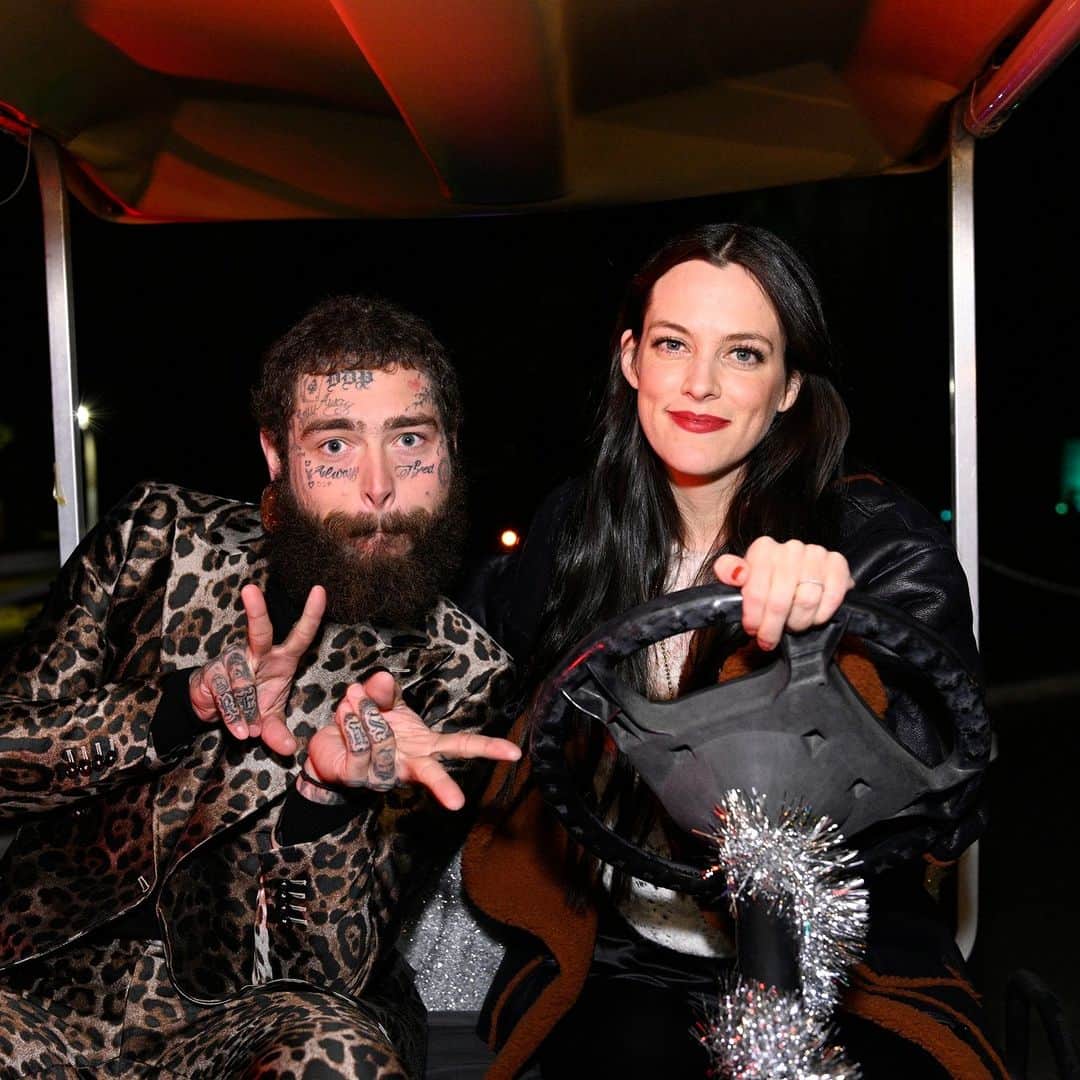 MTVのインスタグラム：「It's not Christmas until you're driving around in a golf cart with @postmalone + @rileykeough ♥️💚」