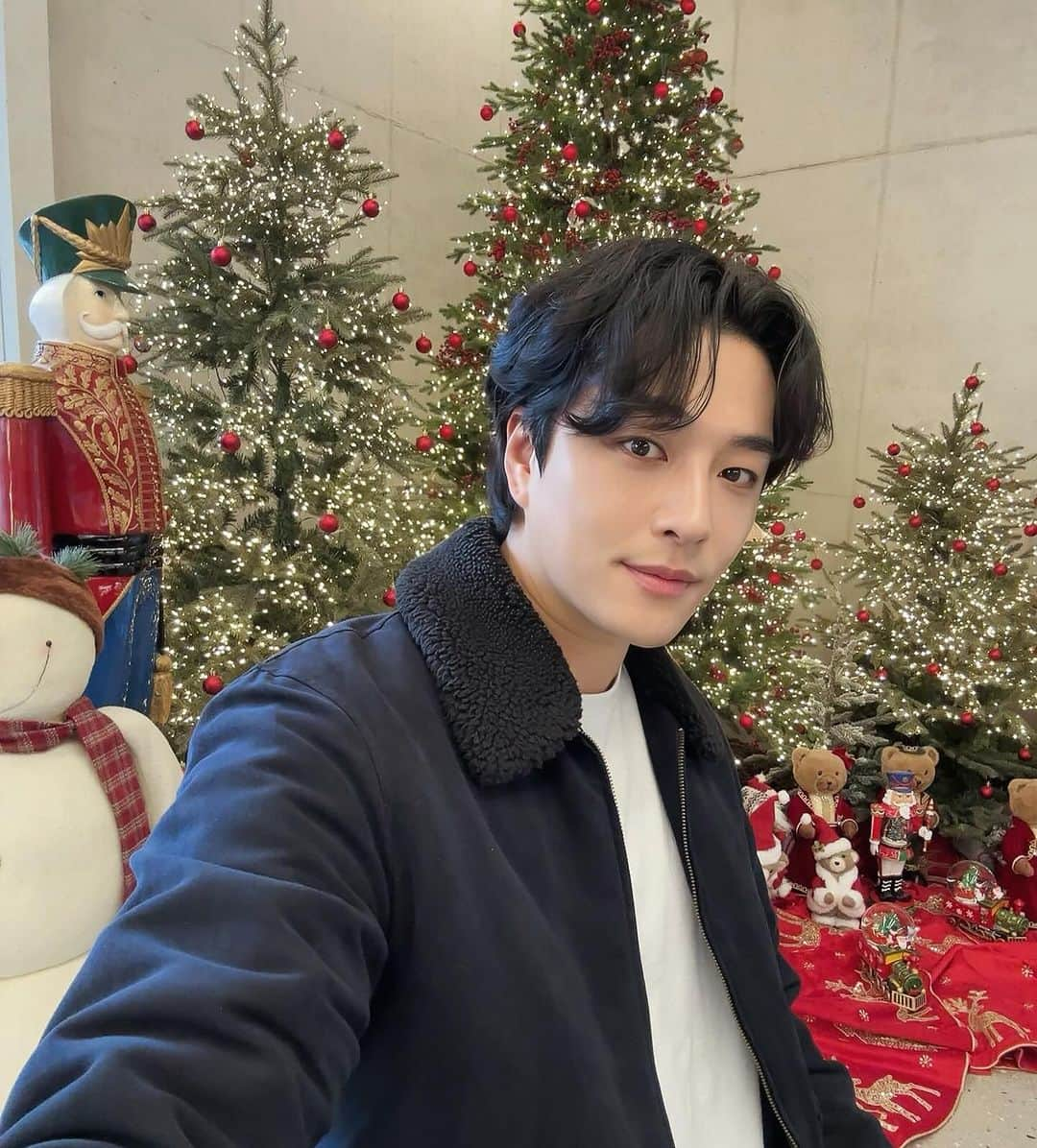 ミン・ウヒョクのインスタグラム：「다가오는 #크리스마스 🎄」