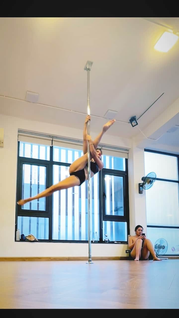 April Imanのインスタグラム：「Don’t be afraid to say no, but also, don’t be afraid to say yes ❤️‍🩹 . . . . #apriliman #poledance #poler #poledancer #poletrick #polewear #polefitness #strengthtraining #strongwomen #staystrong #flexibilitytraining #flexibilty #dancer #splits #pdsplits #pdtricks #pdflow #poleflow #poledancelife #hanoipolemania #polesplits #polewear #poleclothes #blackoutfit #invert #brassmonkey #upsidedown」