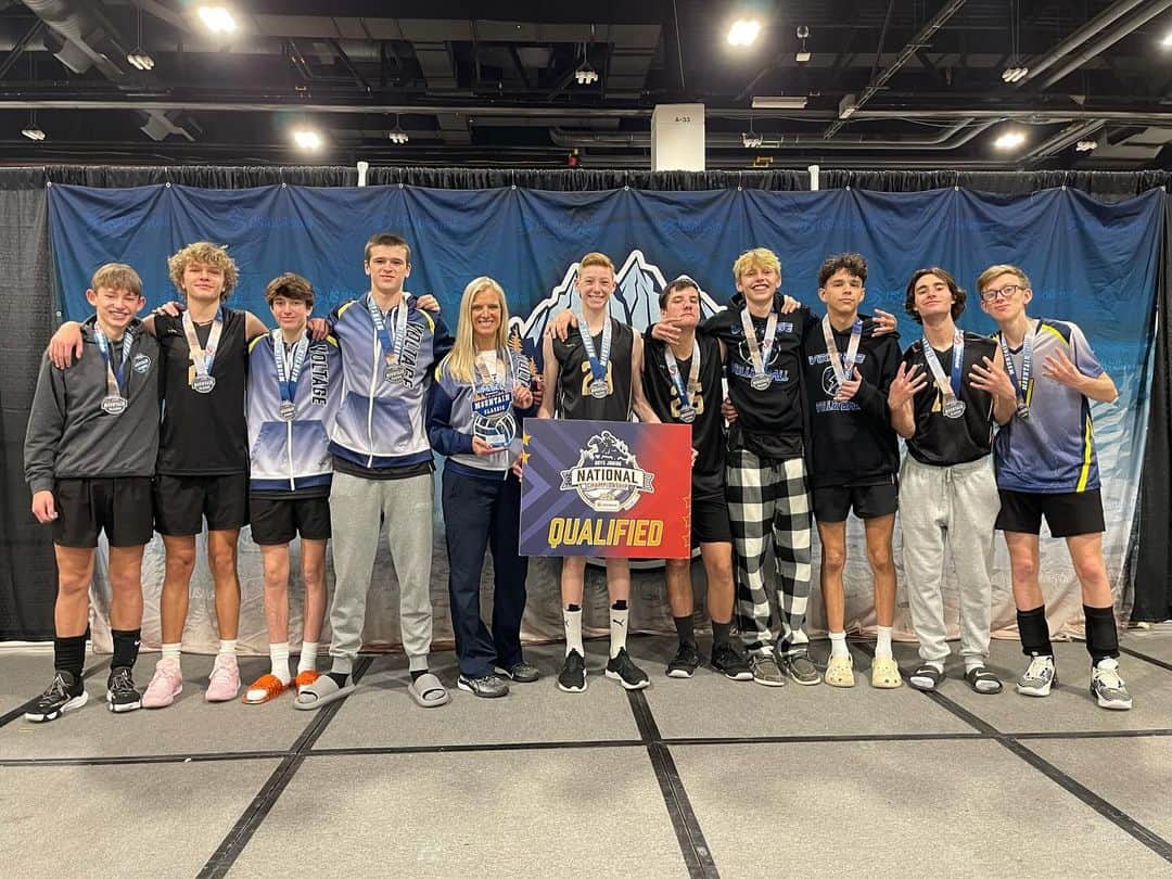 USA Volleyballさんのインスタグラム写真 - (USA VolleyballInstagram)「Thank you to all the clubs who came out to the 2023 Mountain Classic Boys Qualifier and shout out to all the teams who qualified for Nationals! See you in Dallas!  #mountainclassicvb」12月4日 11時01分 - usavolleyball