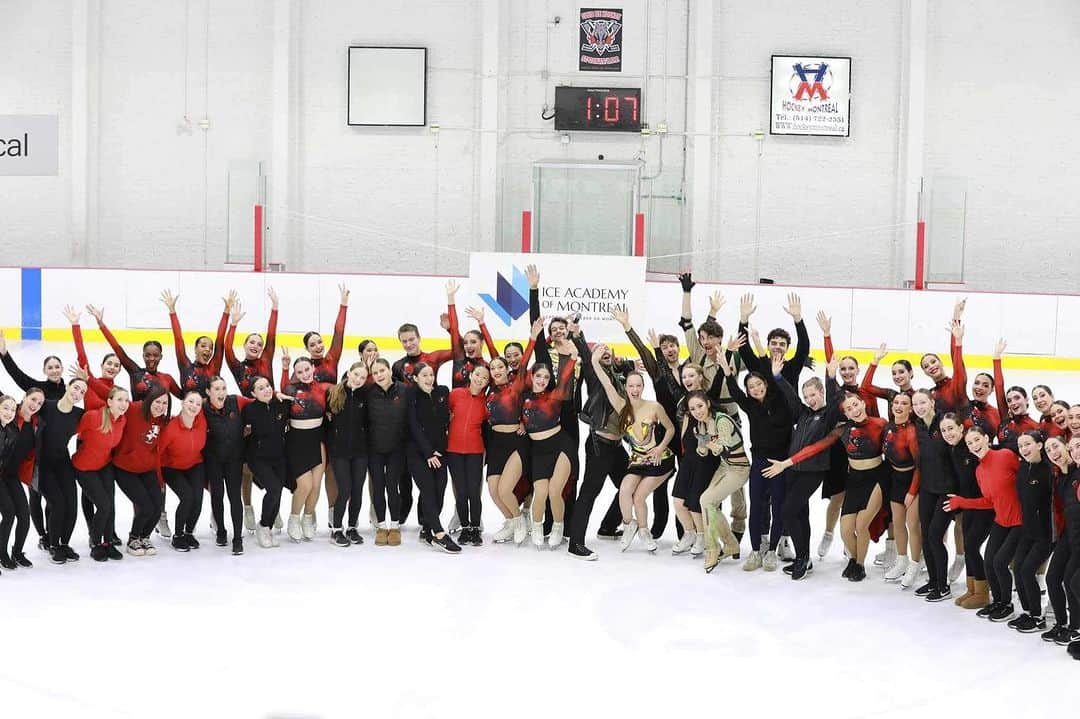 小松原美里さんのインスタグラム写真 - (小松原美里Instagram)「Happy World Ice Skating Day ⛸️❄️  So happy for sharing precious time and see skating lovers🩵 @worldiceskatingday @iceacademyofmontreal ⛄️⭐︎  #worldiceskatingday2023  #WISD23」12月4日 11時09分 - missatoooo