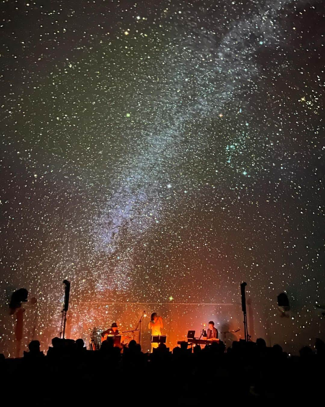 菊池桃子さんのインスタグラム写真 - (菊池桃子Instagram)「*  　プラネタリウムライブ 　『菊池桃子-Precious Starlight-』 　2days ありがとうございました💫  #プラネタリウムライブ #PreciousStarlight #菊池桃子 #Gtr下谷淳蔵 #Key井内竜次 #コニカミノルタプラネタリアTOKYODOME1 #アクセサリー #MU #momokokikuchi #staff」12月4日 11時28分 - momoko_kikuchi_official