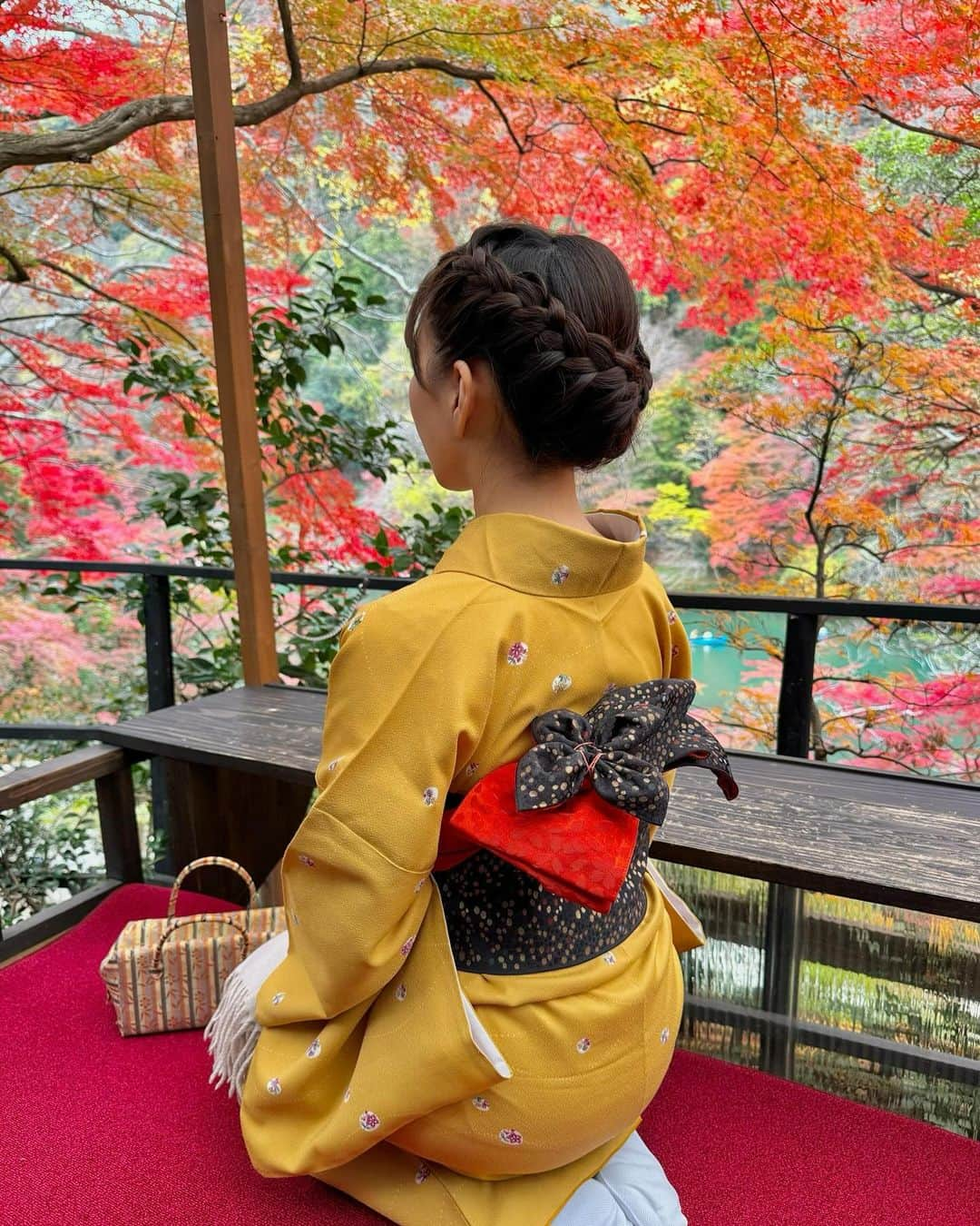 Manaさんのインスタグラム写真 - (ManaInstagram)「⛩️𝑲𝒀𝑶𝑻𝑶 ❤︎🍂 秋の京都、嵐山へ行ってきました✨ ⁡ 今回初めて嵐山の奥にある 祐斎亭というところで絶景をみてきました🍁 ⁡ あたり一面、色づいた木々で埋め尽くされてて 綺麗でとっても癒されました〜🥰 ⁡ ⁡ ⁡ 美しい紅葉をみなさんにもお裾分けです♪ ⁡ ⁡ ⁡ ⁡ ⁡ ⁡ #祐斎亭 #嵐山 #京都嵐山 #嵐山観光 #京都の思い出 #そうだ京都行こう #京都 #京都旅行 #着物コーディネート #着物好き #着物 #きもの #和服 #着物ヘア #着物女子 #京都の風景 #紅葉の季節 #大人コーデ #大人女子 #yusaitei #kyotojapan #kimono #kimonostyle #kimonofashion #arashiyama」12月4日 11時30分 - mana.tcy