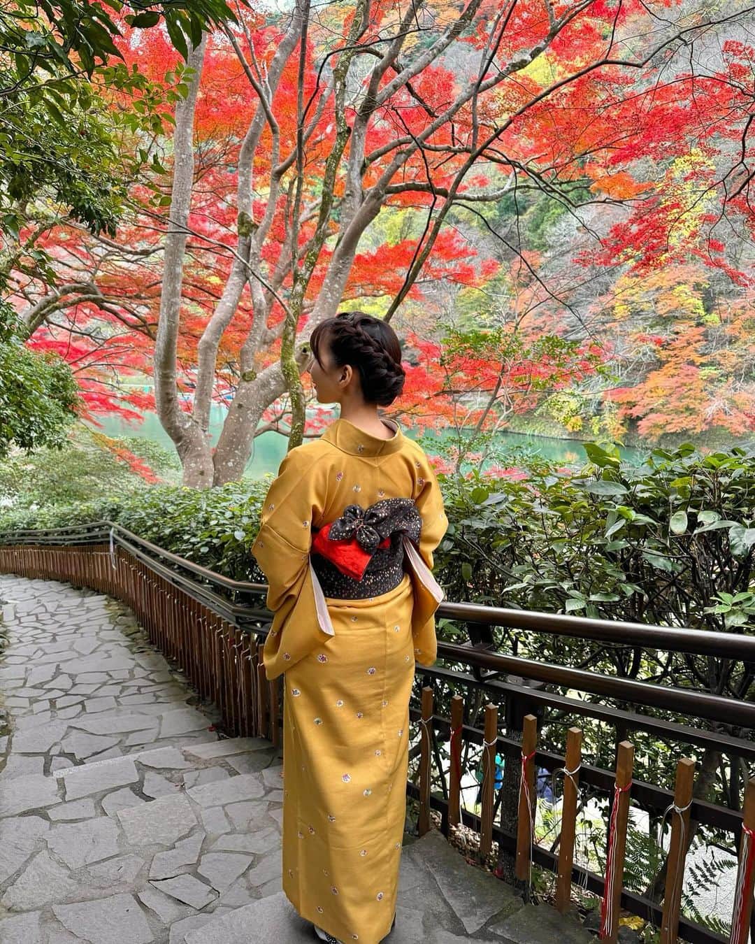 Manaさんのインスタグラム写真 - (ManaInstagram)「⛩️𝑲𝒀𝑶𝑻𝑶 ❤︎🍂 秋の京都、嵐山へ行ってきました✨ ⁡ 今回初めて嵐山の奥にある 祐斎亭というところで絶景をみてきました🍁 ⁡ あたり一面、色づいた木々で埋め尽くされてて 綺麗でとっても癒されました〜🥰 ⁡ ⁡ ⁡ 美しい紅葉をみなさんにもお裾分けです♪ ⁡ ⁡ ⁡ ⁡ ⁡ ⁡ #祐斎亭 #嵐山 #京都嵐山 #嵐山観光 #京都の思い出 #そうだ京都行こう #京都 #京都旅行 #着物コーディネート #着物好き #着物 #きもの #和服 #着物ヘア #着物女子 #京都の風景 #紅葉の季節 #大人コーデ #大人女子 #yusaitei #kyotojapan #kimono #kimonostyle #kimonofashion #arashiyama」12月4日 11時30分 - mana.tcy