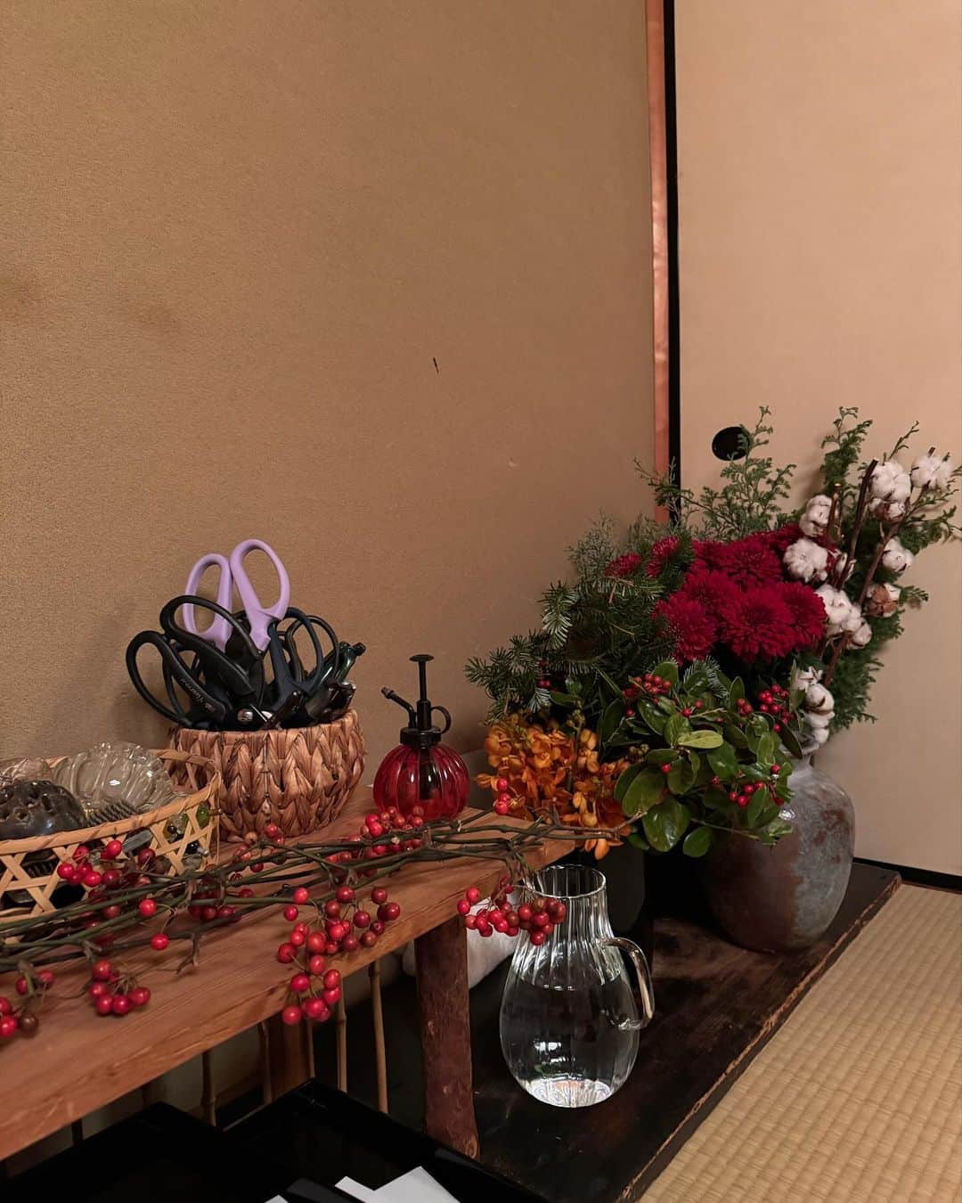 稲木ジョージさんのインスタグラム写真 - (稲木ジョージInstagram)「My ikebana artwork for December🦌❄️ 送り干支とトナカイと。」12月4日 11時35分 - georgerootnyc