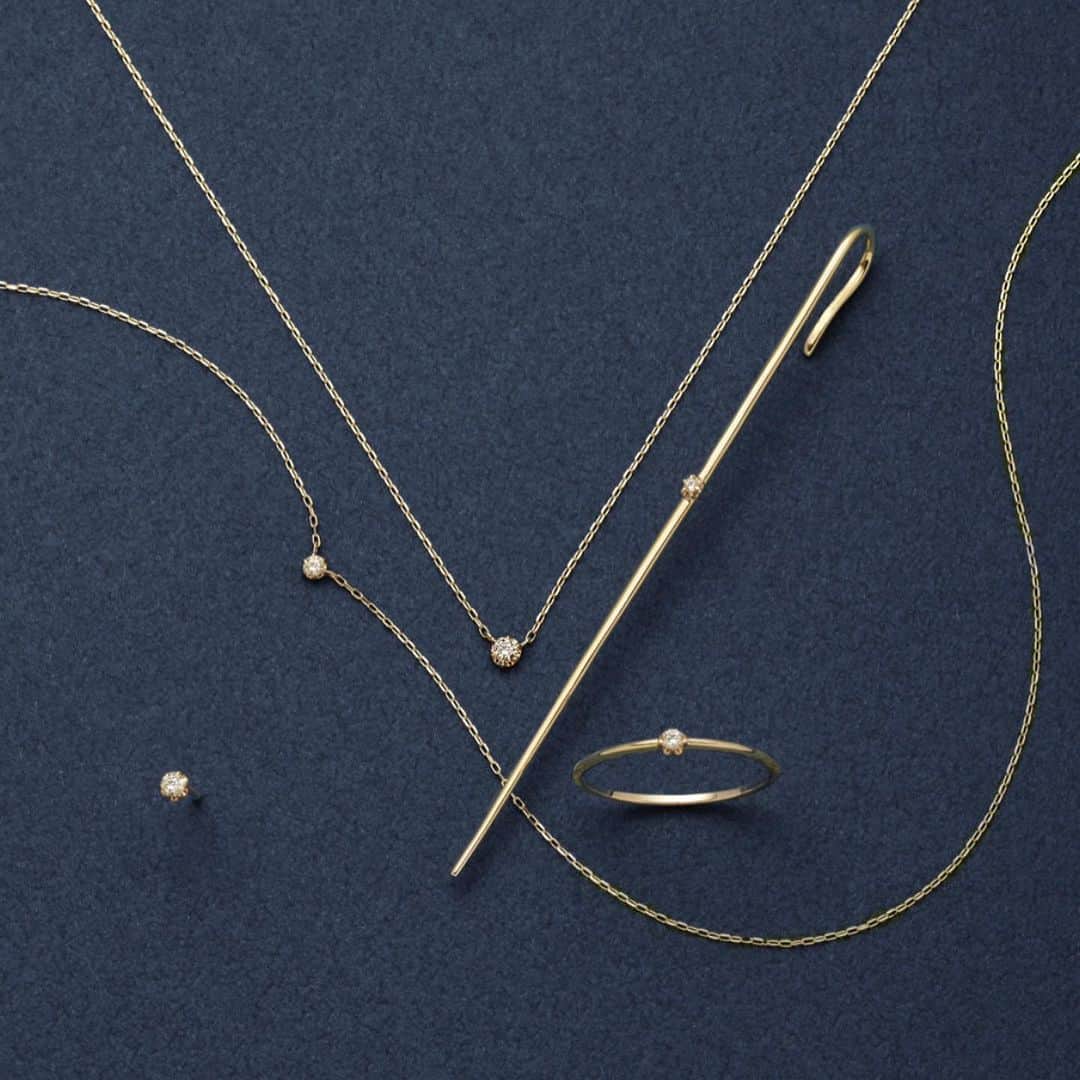 STAR JEWELRY Girlさんのインスタグラム写真 - (STAR JEWELRY GirlInstagram)「12/8(金)12:30〜インスタライブを配信いたします。  「ギフトにおすすめジュエリー5選」と題しまして、大切な方へのギフトはもちろん、一年頑張った自分へのご褒美としてもおすすめのアイテムをご紹介！ 気持ちが高鳴るカラフルなジュエリー、トレンド感満載のイヤーカフ、憧れのダイヤモンドジュエリーなど、スタージュエリーガール一推しのアイテムが目白押しです♪  ※過去の配信内容はハイライト「LIVE STREAMING」からご覧いただけます。  #ライブ配信 #ライブショッピング #instaLIVE #インスタライブ #gift #ギフト #giftjewelry #ギフトジュエリー #jewelry #ジュエリー #スタージュエリーガール #STARJEWELRYGIRL」12月4日 11時49分 - star_jewelry_girl
