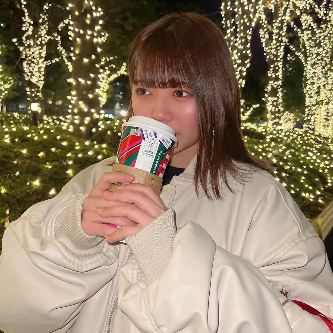 桜田アンナのインスタグラム：「クリスマスはデートスポットだらけだね🎄  #クリスマス　#デート　#デートスポット#イルミネーション　#スタバ　#christmas」