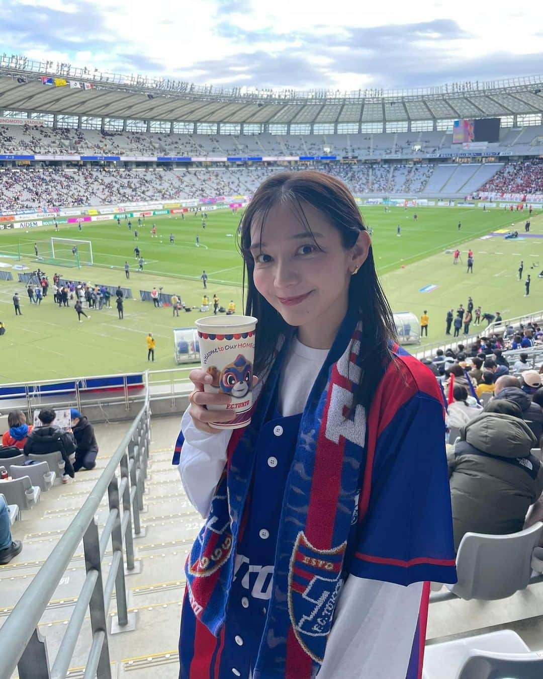 大西百合子さんのインスタグラム写真 - (大西百合子Instagram)「🐻‍❄️🍺⚽️  スタジアムが活気溢れてて、 行くとめっちゃパワーもらえるんだ〜、 それも楽しみのひとつだナ🔥  #onishiyuriko」12月4日 12時29分 - yurikooo_jpn