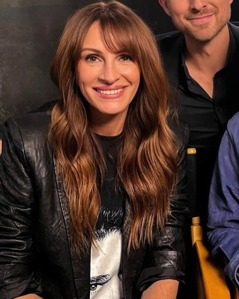 ジュリア・ロバーツ（ファンアカウント）のインスタグラム：「@juliaroberts promoting her new film ‘leave the world behind’ (2023) #juliaroberts」