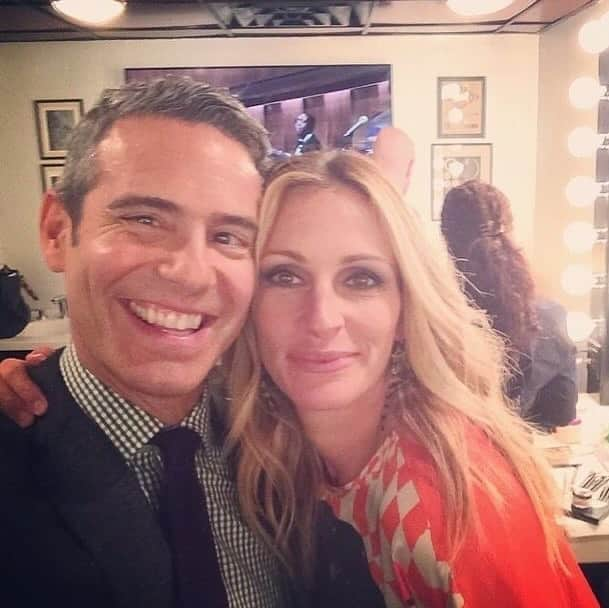 ジュリア・ロバーツ（ファンアカウント）のインスタグラム：「🗓️| Julia Roberts estará no programa “Watch What Happens Live”, na quinta feira, 07 de Dezembro, para divulgar seu novo filme ‘O mundo Depois de Nós’, que estreia no dia 8 de Dezembro na Netflix.   A participação da atriz irá ao ar às 03:30am (EST), o que corresponde a 05:30 no horário de Brasília!  - • credits to the respective owner. if you would like any media removal, please contact. • we’re not impersonating. this is a fan account.」