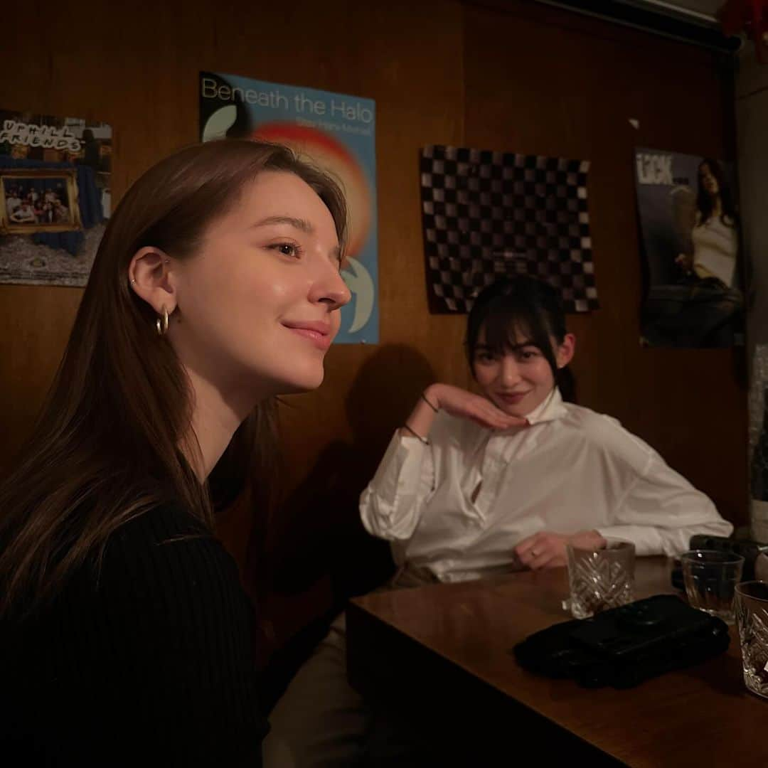 アンジェリーナ・ダニロヴァさんのインスタグラム写真 - (アンジェリーナ・ダニロヴァInstagram)「손이 춥지만 마음 앗뜨거운 겨울에 시작. beneath the halo entering my favorite season of cold hands and warm hearts.♥️🌲❄️」12月4日 12時57分 - angelinadanilova