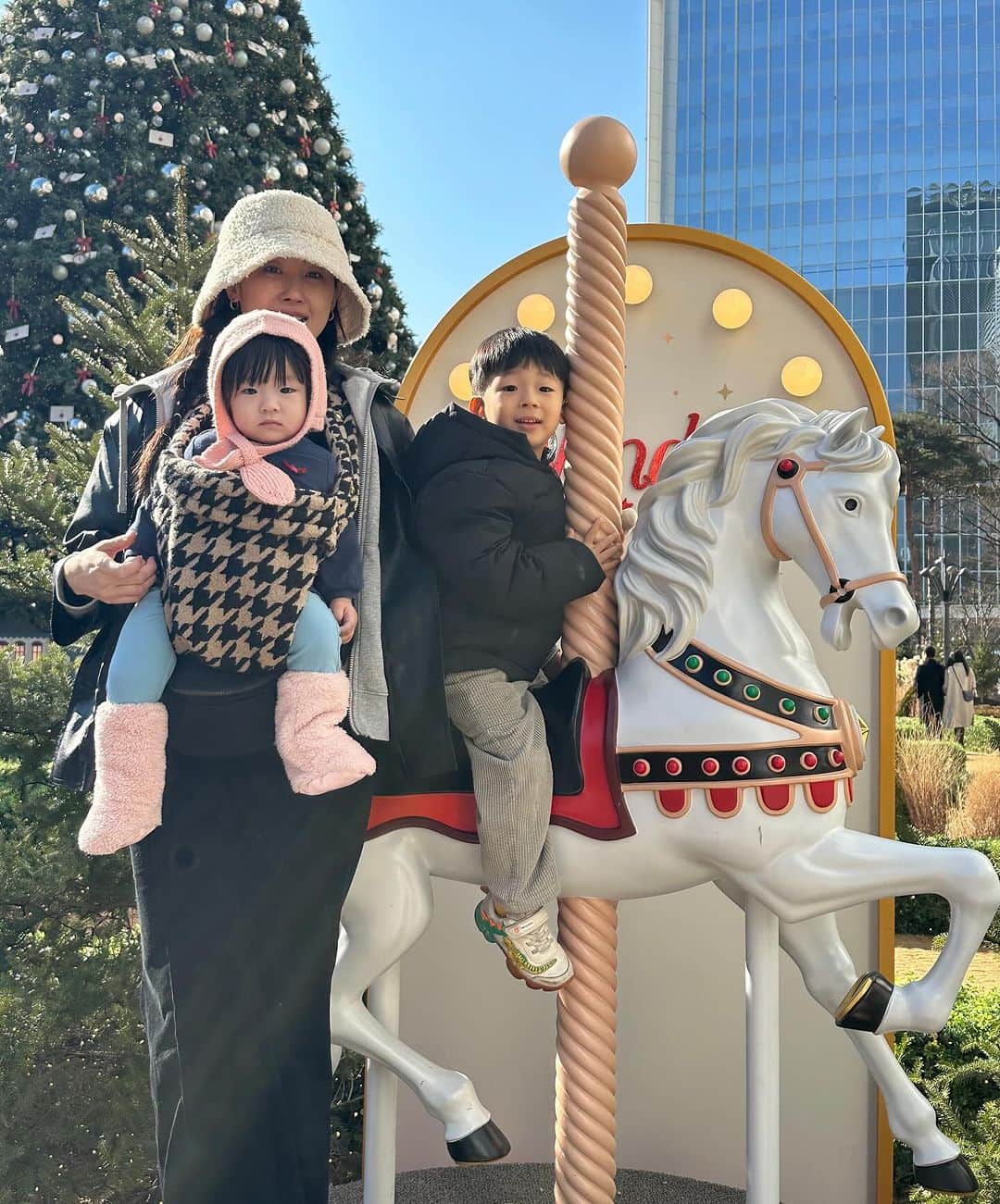 ヒョンア さんのインスタグラム写真 - (ヒョンア Instagram)「🐠🎄🎠🫧❤️‍🔥 아이들과 늘 여행다닌다는 기분으로✨」12月4日 12時57分 - moongom119