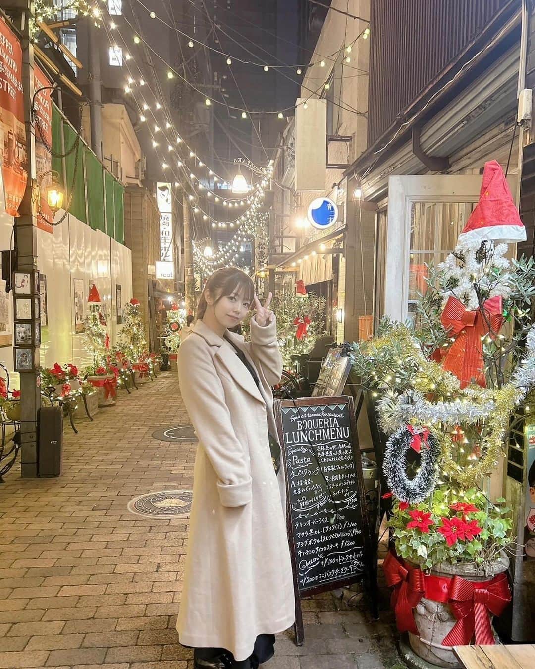 大庭彩歌のインスタグラム：「中野のイルミネーションが綺麗だった✨ 初の東京での舞台の時も冬で 同じ場所通ってたから 懐かしい気持ちにもなった🌲✨  かなちゃんと♥️」