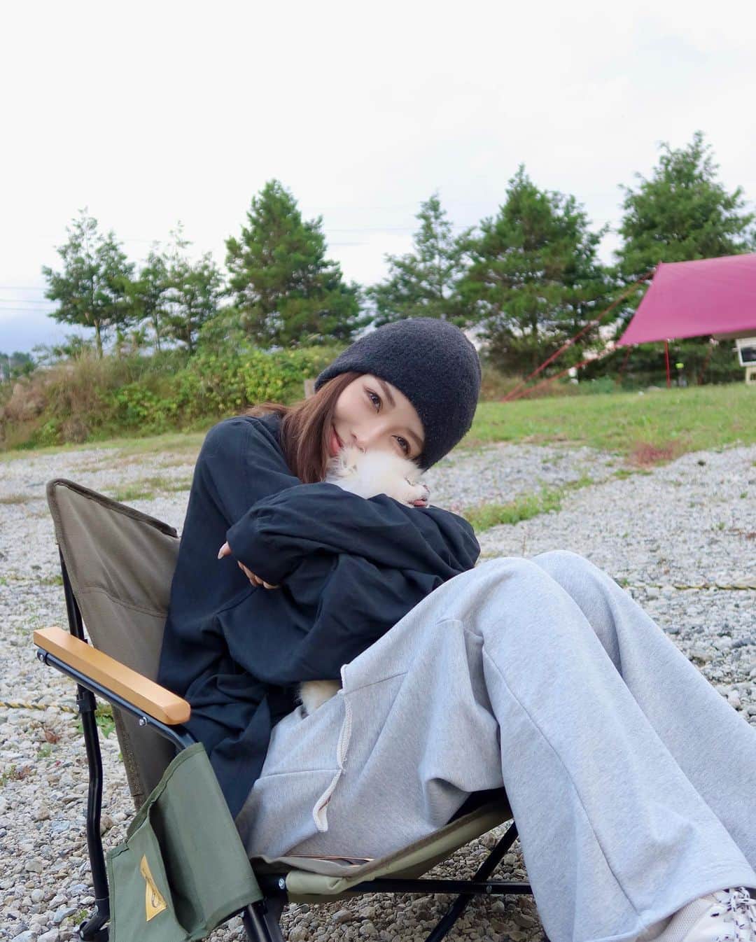 梯真奈美さんのインスタグラム写真 - (梯真奈美Instagram)「秋のキャンプの思い出🏕  キャンプで食べるご飯も 朝飲むコーヒーも なんでより一層美味しく感じるんだろ♡  こたととも嬉しそうで何よりだった🐶🐶  そろそろまた自然いっぱいの場所に 行きたいな〜🌳」12月4日 13時11分 - official_manami