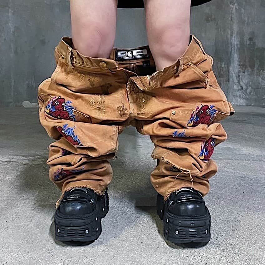 cherry worldwideのインスタグラム：「. SHAUN CRAWFORD " @shaun_crawford119  cherry Exclusive 』. . ⇒ " carthartt custom work pants " Lil Lenox ® " . TODAY Release online 🍒™ . 12 / 4 (mon) 20:00JST！！」