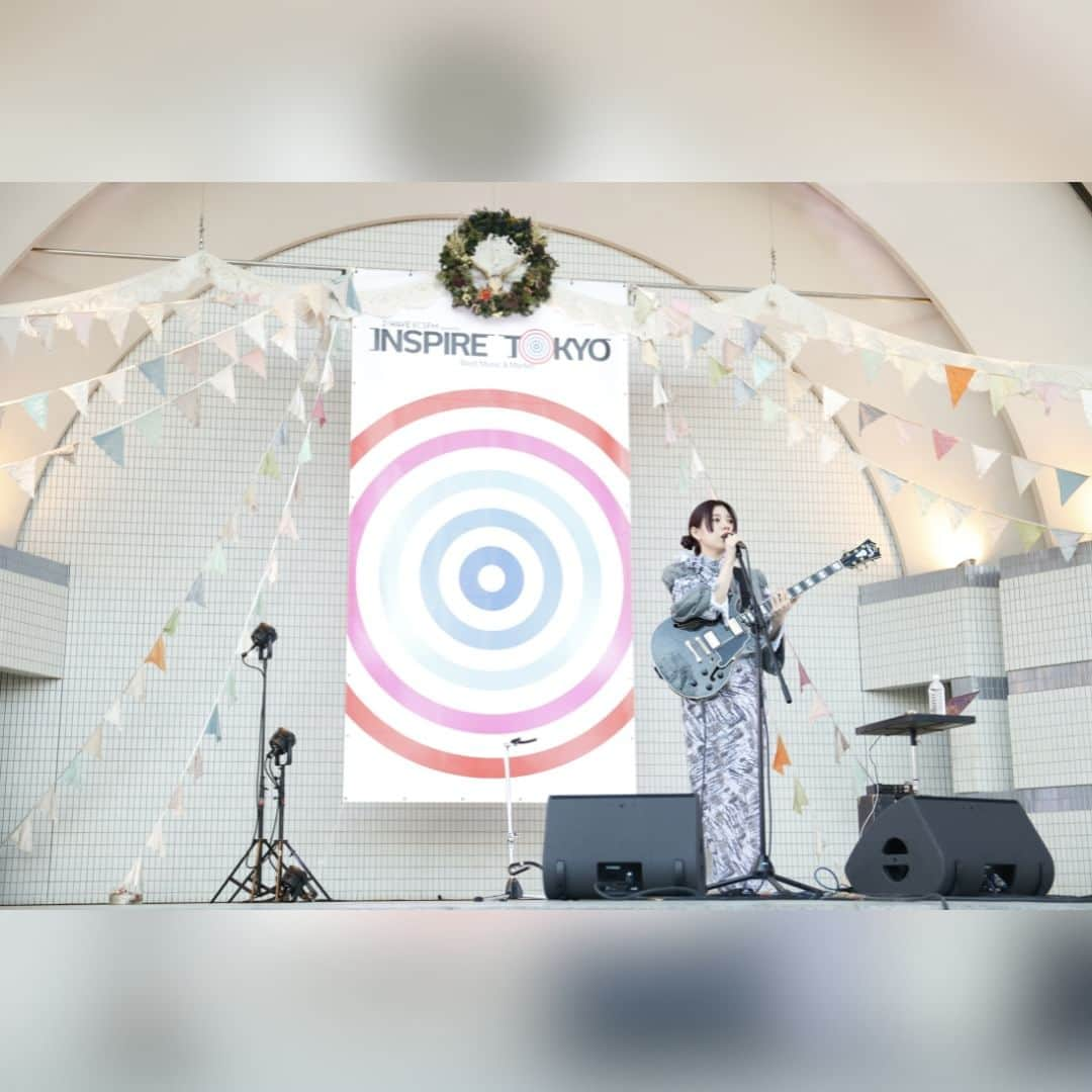 J-WAVEのインスタグラム：「#さらさ 撮りおろし写真 公開📸  J-WAVE主催 都市型カルチャー・フェス INSPIRE TOKYO 2023 WINTER⛄️❄️  12/3（日）フリーライブステージに登場 @sonar_music_813 の 木曜日にレギュラー出演中 さらさのライブ写真を公開📷  Photo by アンザイミキ  ■セットリスト M1 火をつけて M2 朝 M3 f e e l  d o w n M4 ネイルの島 M5 Amber M6 太陽  #jwave #インスパイアトーキョー @omochiningen」