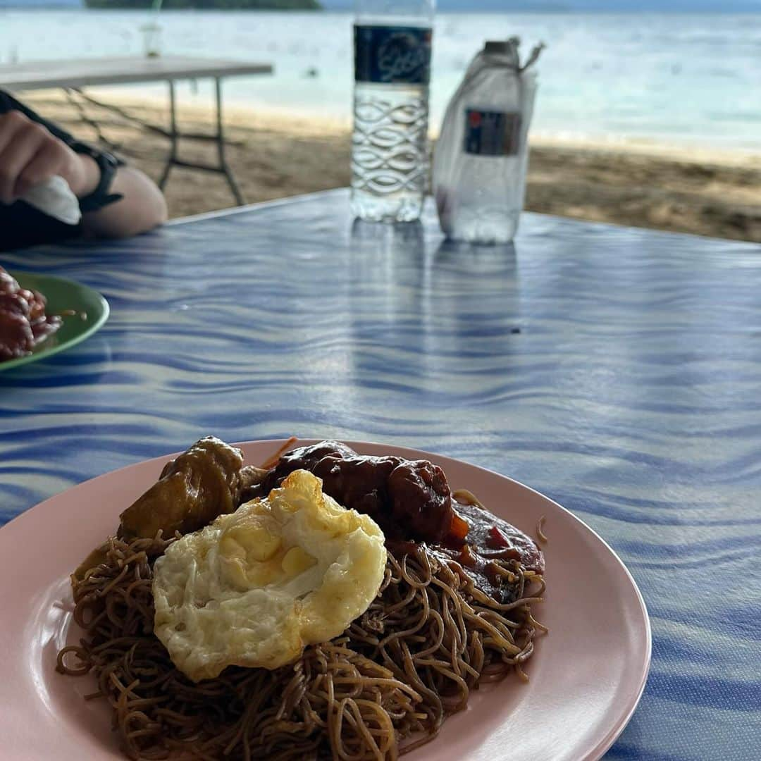 植草歩さんのインスタグラム写真 - (植草歩Instagram)「🇲🇾 サバで素敵な時間を楽しませてくれて 本当にありがとうございました🇲🇾🩷  みんなと過ごせて、本当にサバを好きになりました🌊 また会えるのを楽しみにしてます🌴  Thank you very much for letting us enjoy a wonderful time in Sabah 🇲🇾🩷  I really fell in love with Saba after spending time with everyone 🌊 I’m looking forward to seeing you again 🌴  @sabahtourism  @trainixcombatstore   #teamadidas #sabah #kotakinabalu」12月4日 13時52分 - ayayumin0725