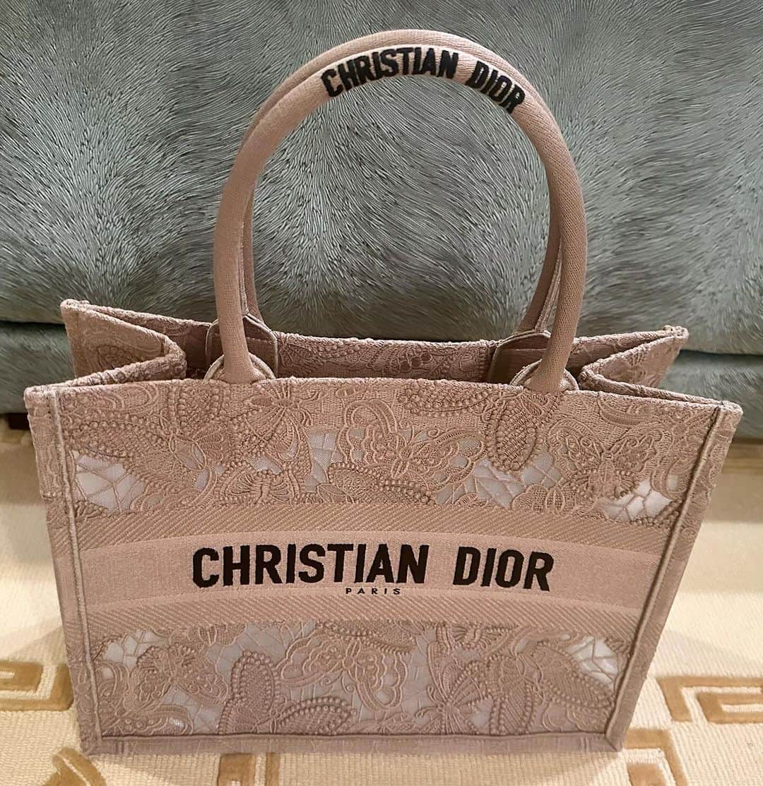 片桐衣理のインスタグラム：「衝動買いの可愛い子ちゃん😍 #Dior #レース素材で軽い #結果良い買い物」