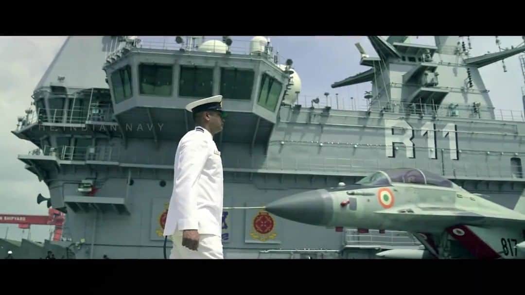 アミターブ・バッチャンのインスタグラム：「4th Dec Navy Day .. our pride and honour in your presence ..  Jai hind 🇮🇳  Witness the prowess and versatility of the #IndianNavy as it exemplifies the age-old mantra "Jalameva Yasya, Balameva Tasya", demonstrating the crucial relevance of our indomitable #naval strength to India’s prosperity and well-being. 🇮🇳⚓  Stay tuned for a striking #video that intertwines our #maritime history and #valour at sea with the spirit of a modern Navy 🇮🇳⚓  ▶️Watch it on @IndianNavy 's YouTube channel🤳 on 04 Dec 23 at 04:30 PM IST. 🇮🇳⚓️」