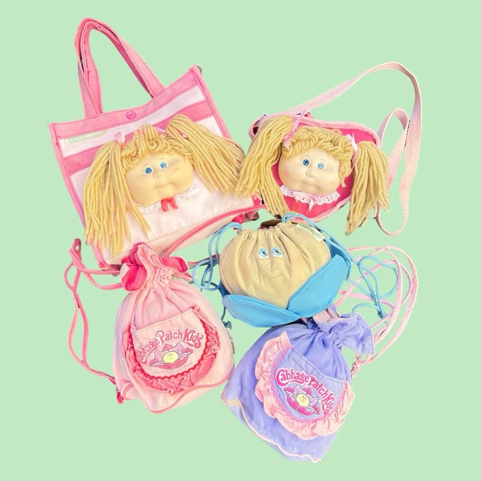 おもちゃやSPIRALのインスタグラム：「80's Cabbage Patch Kids Bag入荷しました🥬🩷  どれも便利サイズです！」