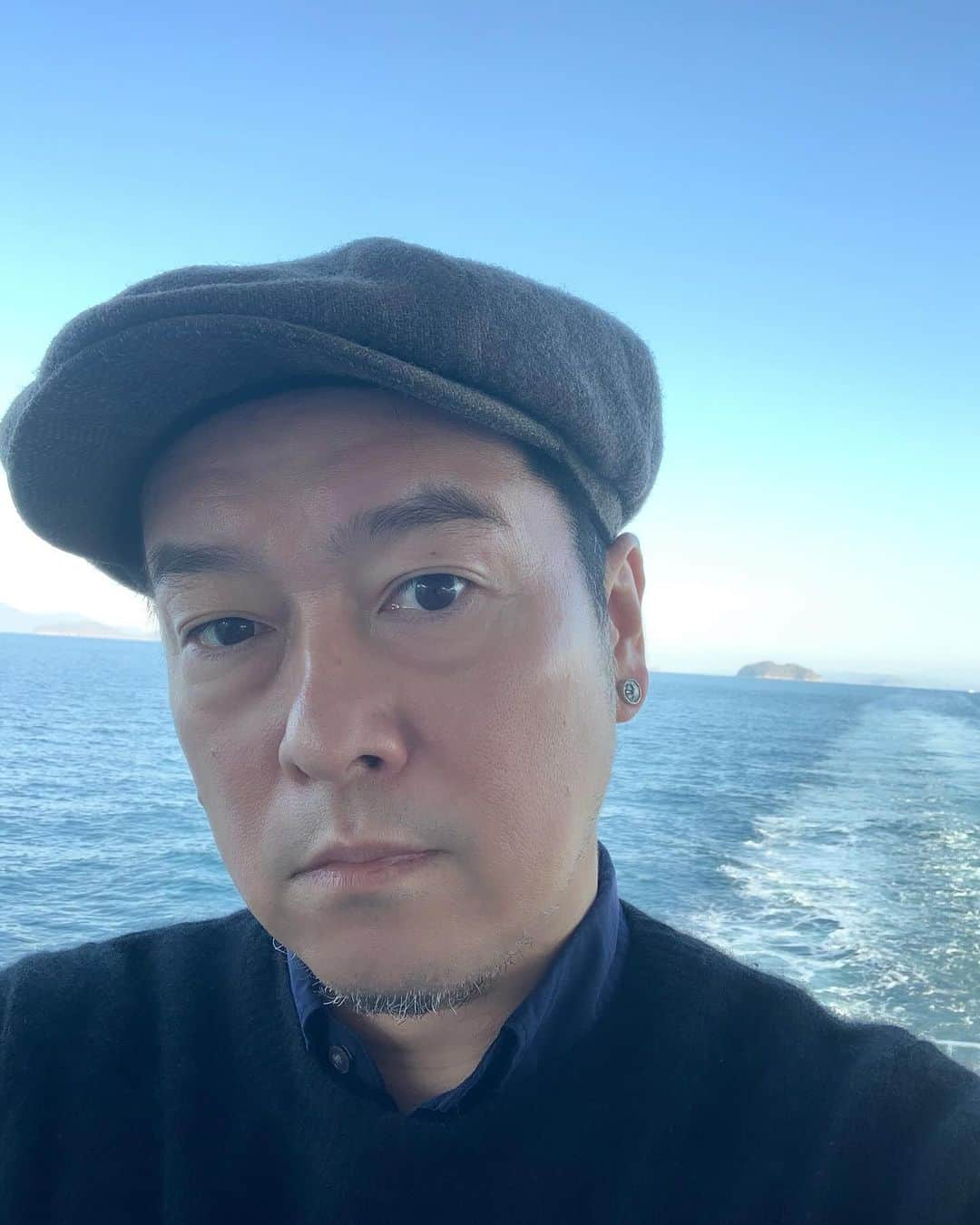 黒沢薫のインスタグラム：「負けじと黒沢も自撮り。 #memory #瀬戸内 #ship #sea #beautiful #amazing #ヒアナウ #selfie #いまいち #instaview #黒沢薫 #lovelife」