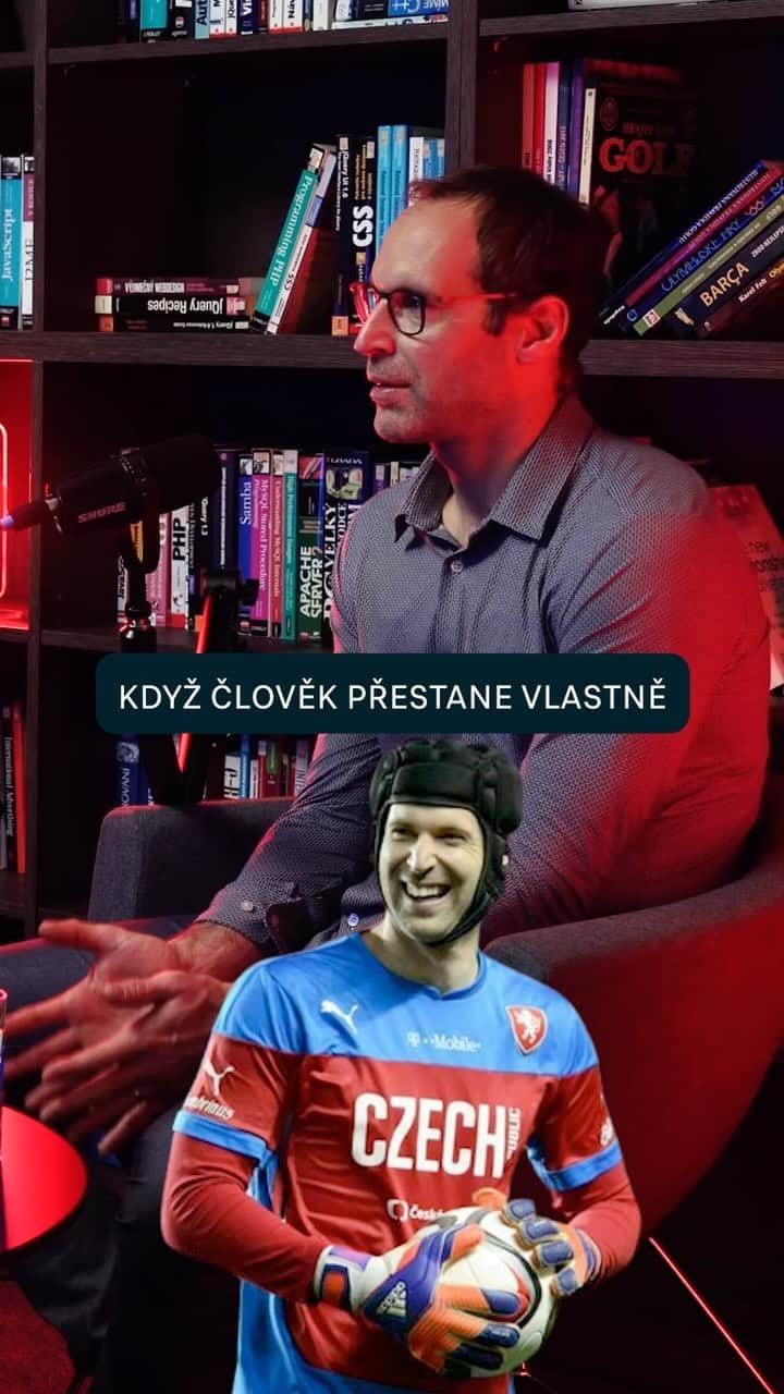 ペトル・チェフのインスタグラム：「Jak veliký vliv má na sportovce týmová šatna?🤝  #podcast #livesport #livesportdaily #fotbal #hokej #petrcech」