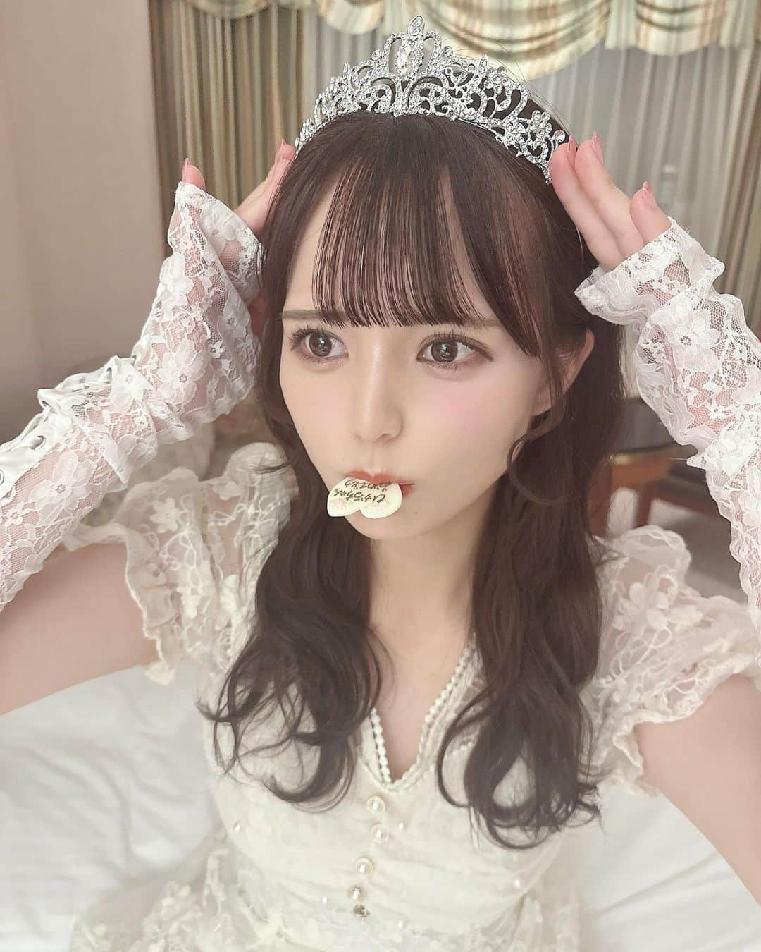 桜井ひかるさんのインスタグラム写真 - (桜井ひかるInstagram)「お誕生日🎂  今日でまた1つ歳を重ねました💭 いつもSNSを見てくれる方、 会いに来てくれる方、 応援してくれる方みんなのおかげで 毎日とっても楽しいです૮ . ̫ .｡ ა  明日は生誕祭…ドキドキ！ よろしくお願いします🙇‍♀️  #誕生日#生誕祭#リーガロイヤルホテル#誕生日プレゼント #誕生日ケーキ #誕生日プレート#birthday #birthdaygirl#誕生日会 #リーガロイヤルホテル東京」12月4日 23時42分 - hikarunroll_