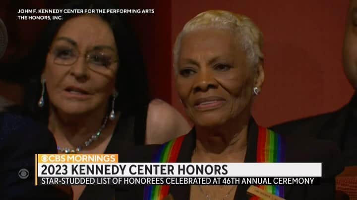 CBSのインスタグラム：「Dionne Warwick, Billy Crystal, Queen Latifah, Renée Fleming and Barry Gibb were celebrated at last night’s Kennedy Center Honors — with a host of talented and famous faces paying tribute to this year’s honorees.  The 46th Annual Kennedy Center Honors will air on @cbstv December 27.」