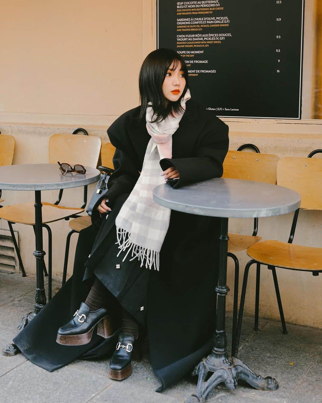 徐琁のインスタグラム：「心中最想要的晚宴穿搭 直接把西裝外套當長禮服穿😂💓」