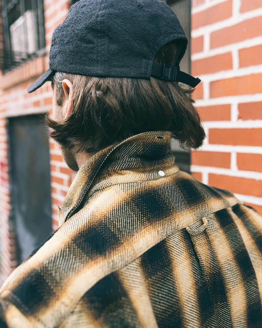 ギットマンブラザーズのインスタグラム：「Details on the Brown Shadow Plaid Triple Yarn #MadeInUSA」