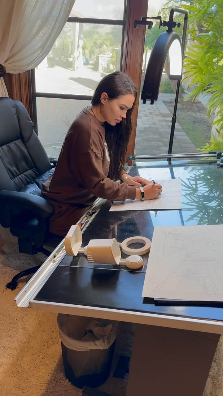 Julia Gilasのインスタグラム：「From blueprints to breathtaking beauty: Crafting tranquility one detail at a time. Learning new 3D modeling skills – turning imagination into stunning realities. 🎨✨ #CreativityUnleashed #3DModelingJourney #LakeHouseDreams #InteriorDesignMagic #CreatingSereneSpaces @ilya_idelchik @ulaburgiel」