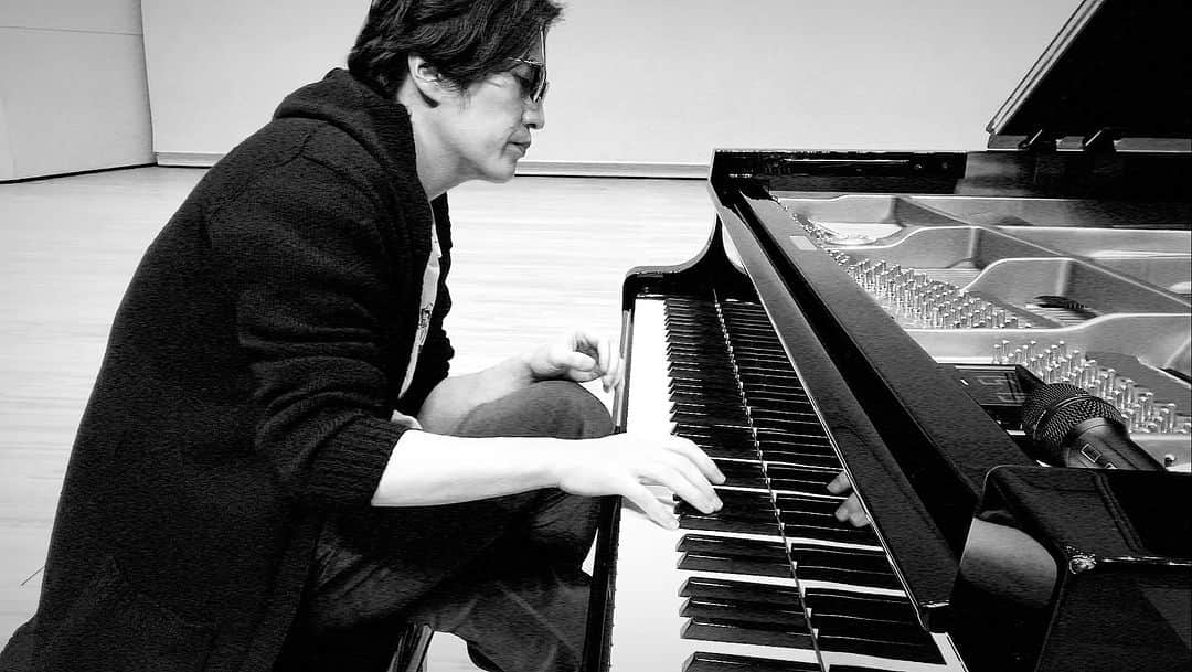 清塚信也のインスタグラム：「#sweetdreams #piano  #kiyorinP やさしい夢をみてほしい」