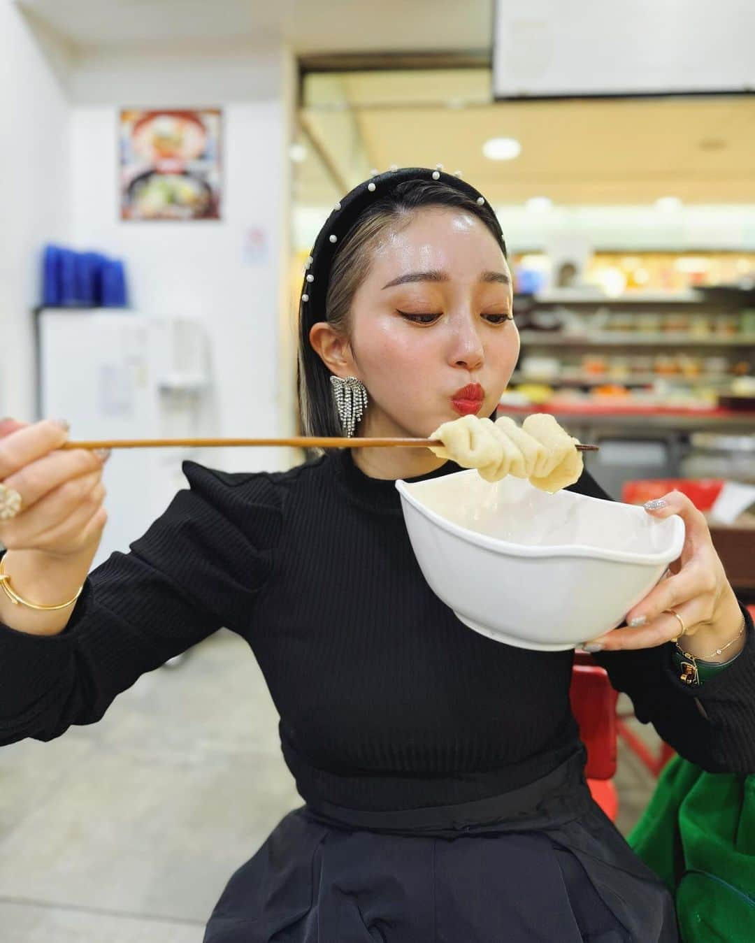 梅谷安里さんのインスタグラム写真 - (梅谷安里Instagram)「in Seoul🇰🇷🫰 久しぶりのソウル旅。 着いてからとりあえずお腹すいたので 江南駅の地下街でおやつした😚🍢🍙 何気に韓国のおでん初めて😚 #韓国#ソウル#あん旅」12月4日 23時55分 - anriworld