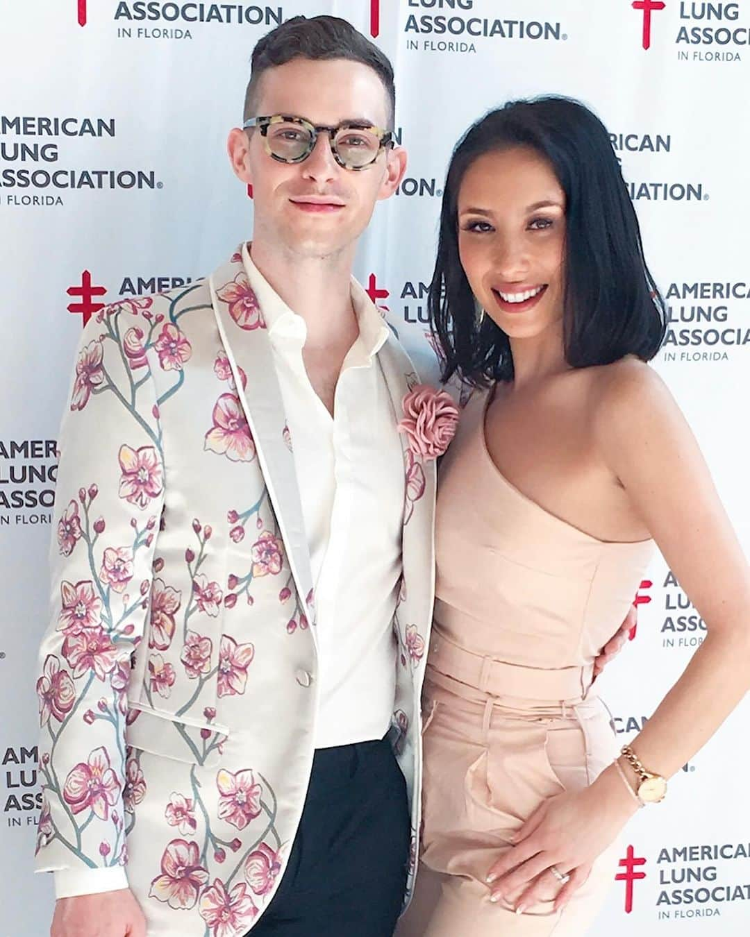 シェリル・バークさんのインスタグラム写真 - (シェリル・バークInstagram)「My friend @adaripp is on @sexliesandspraytans and shares the scoop on his thoughts about Tonya Harding, if he agrees with her being banned from ice skating & and so much more! Would love to hear your thoughts as well in the comments below. Enjoy!💃🏻🎧 #dwts  #olympics」12月5日 0時05分 - cherylburke