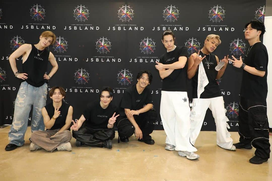 小林直己さんのインスタグラム写真 - (小林直己Instagram)「✨✨✨✨✨✨✨  #JSB3 #JSB_LAND」12月5日 0時06分 - naokikobayashi_works