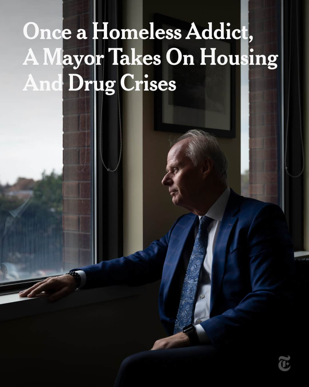 ニューヨーク・タイムズのインスタグラム：「Dan Carter was once homeless and a drug addict. Now, as mayor of Oshawa, Ontario, his experience informs his policy agenda in a city struggling with overdoses and affordability.  Homeless and addicted to drugs from his teenage years until he was 31, and suffering from severe dyslexia, Carter was fired from more jobs than he could remember, he said in an interview with The New York Times. “I really had no skills, no abilities, no education, no nothing,” he said. It was perhaps this background that appealed to voters in Oshawa, a city of 175,000 on Lake Ontario’s shoreline, who first elected him mayor in 2018.  His background too has positioned him as someone who could bring his personal experience to bear on the city’s most pressing problems. Last year, there were 398 overdoses in Oshawa; the cost to the city of overdoses was more than a million Canadian dollars, or about $365,000. The number of homeless people is currently about 350.  Tap the link in our bio to read more about Carter’s journey to become mayor and how he plans to use his life experiences to bring change to Oshawa. Photo by @ianwillms」