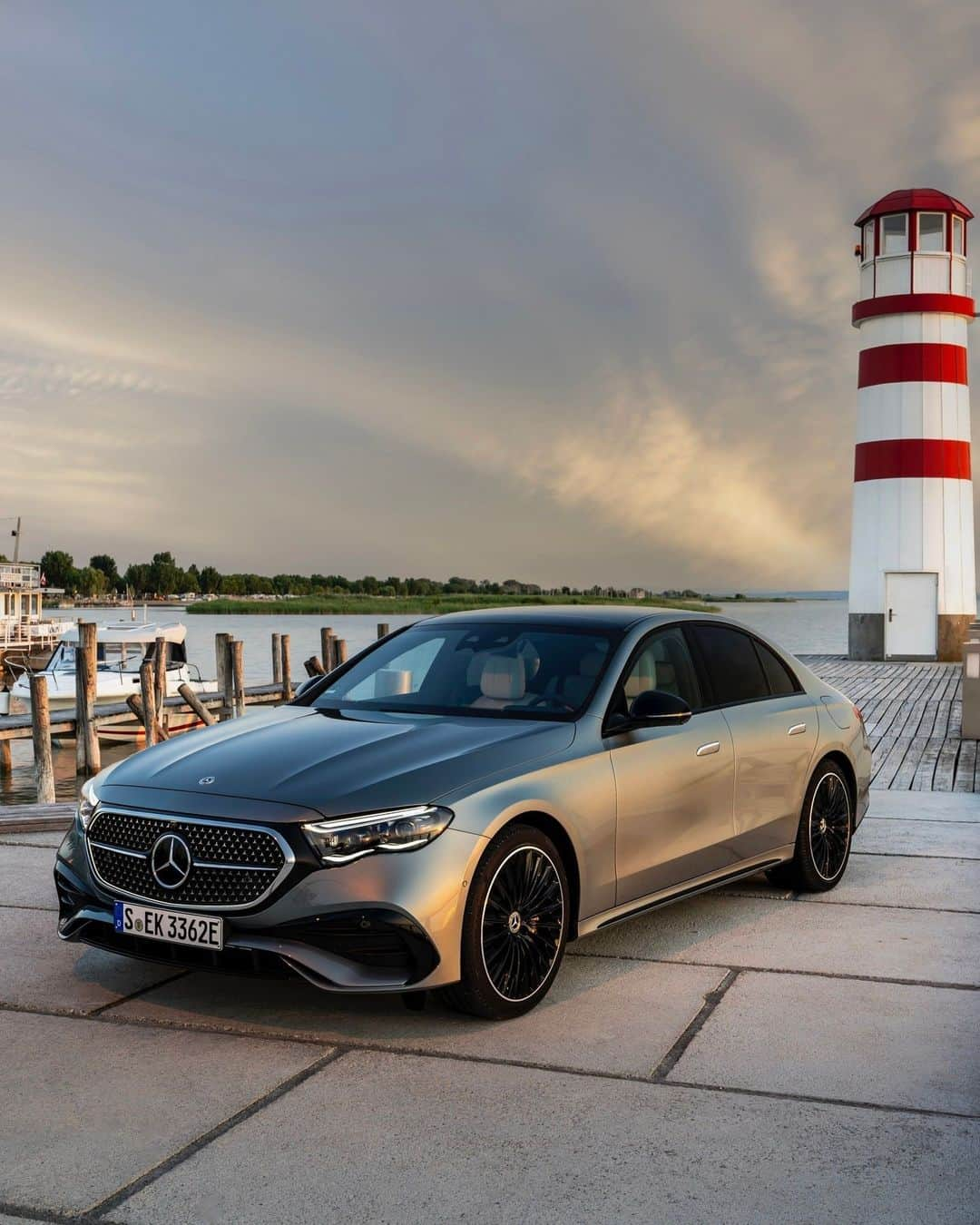 メルセデス・ベンツのインスタグラム：「Technical excellence from end-to-end.  #MercedesBenz #EClass」