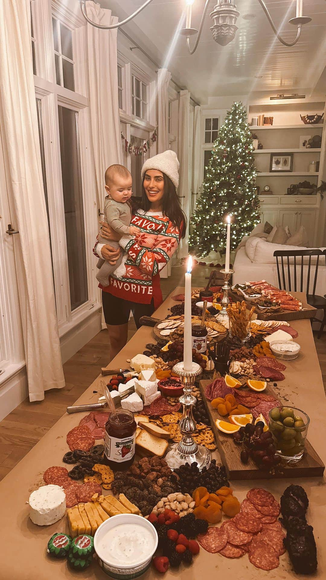 Sazan Hendrixのインスタグラム：「my charcuterie table wins everytime 🤪 Sharing these little things that make holiday hosting fun and easy.  I know it’s a busy time of year with all the holiday hustle and bustle but this is your reminder to take time to slow down and fill up your cup with family & friends. Seeing everyone completely relaxed & present (including myself!) does something for the soul🎄♥️ Also the coffee pot trick to keep the cocoa warm.. that was Stevie’s clutch idea!! #happyholidays #hostingseason #christmasparty」