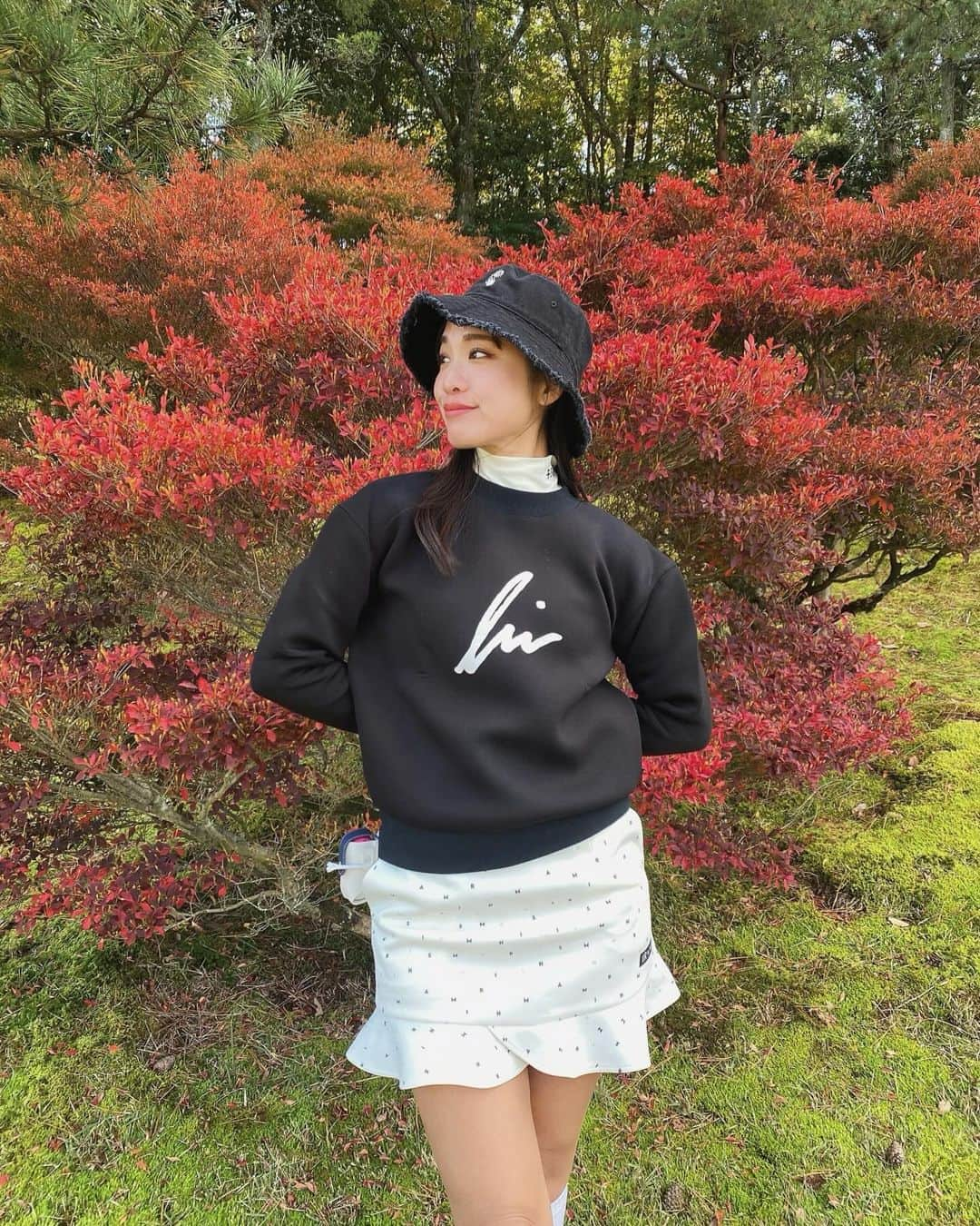 藤森マリナのインスタグラム：「紅葉ゴルフ🍁⛳️ ウェア▶︎ @irishman.jp 🤍  ⠀ ⠀ ⠀  ⠀ ⠀ ⠀ #golf#golfwear#golflife#golfswing#ゴルフ女子#ゴルフウェア#irishman#ゴルフスイング#ゴルフコーデ#神戸ゴルフ#西宮高原ゴルフ倶楽部#兵庫ゴルフ#バケハコーデ#aestasterra#まりなはんのゴルフ記録#紅葉ゴルフ#秋ゴルフ#秋ゴルフコーデ」