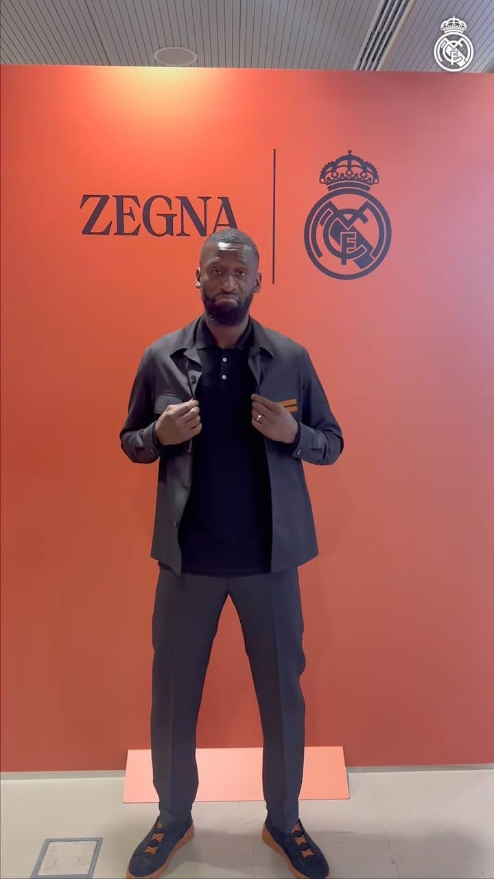 レアル・マドリードのインスタグラム：「🎬 Dressed for success. 🤩 Vestidos para triunfar. 👔 @ZegnaOfficial #RealMadridxZEGNA」