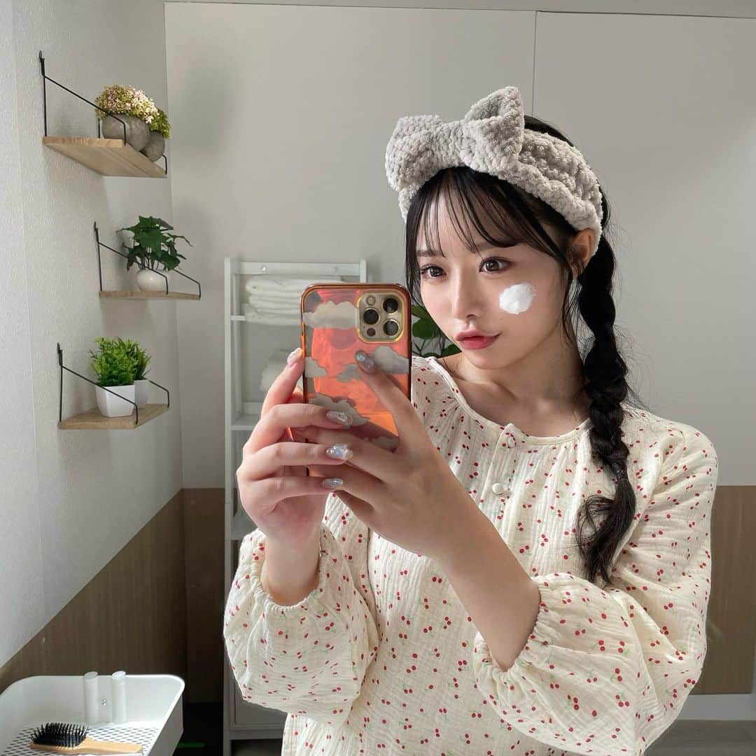 高鶴桃羽さんのインスタグラム写真 - (高鶴桃羽Instagram)「12/6（水）より配信スタート SNSドラマ『洗面所からはじまる、恋なんて。』 はづき役で出演致します😳🤍  是非、ご覧ください✨   #洗リア  #スキンライフ #牛乳石鹸」12月5日 0時29分 - momoha2003523