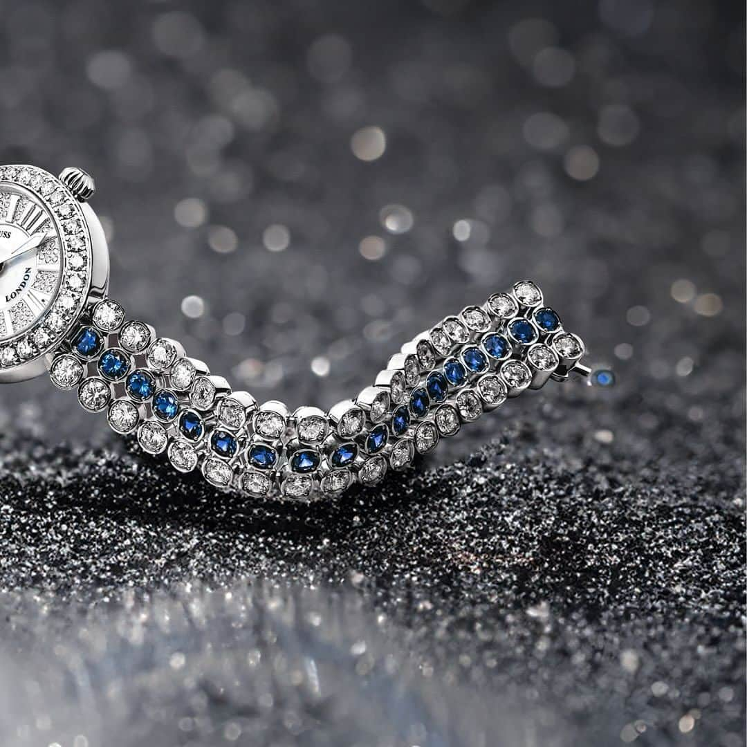 バックス＆ストラウスさんのインスタグラム写真 - (バックス＆ストラウスInstagram)「The elegant Regent Duchess Blue Velvet is set with 34 sapphires and 190 Ideal Cut Diamonds 💎」12月5日 0時49分 - backesandstrauss