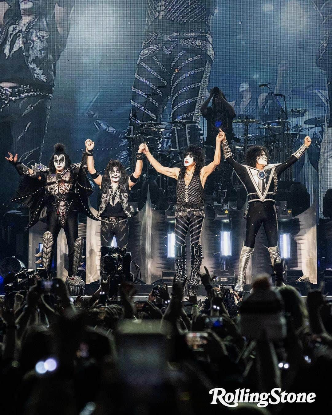 Rolling Stoneさんのインスタグラム写真 - (Rolling StoneInstagram)「KISS (@kissonline) performed their final concert of the "End of the Road" tour Saturday at NYC's Madison Square Garden. 📸 @sachalecca for Rolling Stone」12月5日 0時50分 - rollingstone