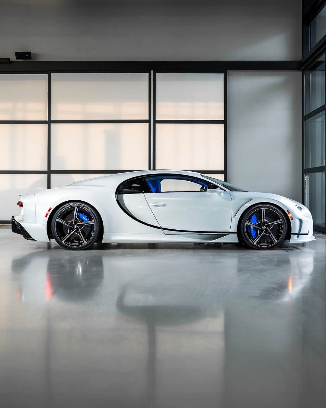 ブガッティさんのインスタグラム写真 - (ブガッティInstagram)「Dive into the epitome of performance and luxury with the CHIRON Super Sport: A fusion of aerodynamic mastery, engineering excellence, and artisanal craftsmanship.  Meticulously crafted alongside its Canadian owner, this bold creation embodies BUGATTI's unrivalled legacy. Adorned in ‘Glacier’ White, the masterpiece conveys stunning contrast with its vivid ‘French Racing Blue’ interior.   #BUGATTI #CHIRONSuperSport  – WLTP: bugatti.link/consumption」12月5日 0時47分 - bugatti