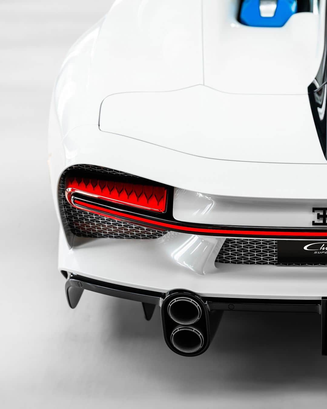 ブガッティさんのインスタグラム写真 - (ブガッティInstagram)「Dive into the epitome of performance and luxury with the CHIRON Super Sport: A fusion of aerodynamic mastery, engineering excellence, and artisanal craftsmanship.  Meticulously crafted alongside its Canadian owner, this bold creation embodies BUGATTI's unrivalled legacy. Adorned in ‘Glacier’ White, the masterpiece conveys stunning contrast with its vivid ‘French Racing Blue’ interior.   #BUGATTI #CHIRONSuperSport  – WLTP: bugatti.link/consumption」12月5日 0時47分 - bugatti