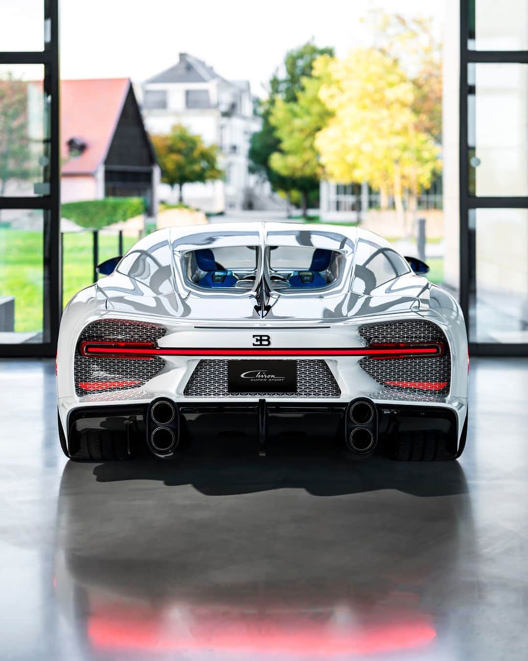 ブガッティさんのインスタグラム写真 - (ブガッティInstagram)「Dive into the epitome of performance and luxury with the CHIRON Super Sport: A fusion of aerodynamic mastery, engineering excellence, and artisanal craftsmanship.  Meticulously crafted alongside its Canadian owner, this bold creation embodies BUGATTI's unrivalled legacy. Adorned in ‘Glacier’ White, the masterpiece conveys stunning contrast with its vivid ‘French Racing Blue’ interior.   #BUGATTI #CHIRONSuperSport  – WLTP: bugatti.link/consumption」12月5日 0時47分 - bugatti
