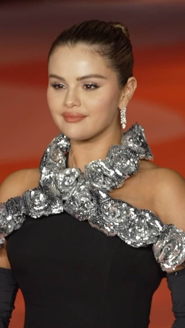 Vanity Fairのインスタグラム：「@SelenaGomez stepped out on Sunday evening for the third annual @AcademyMuseum Gala.  📽 @gettyimages」